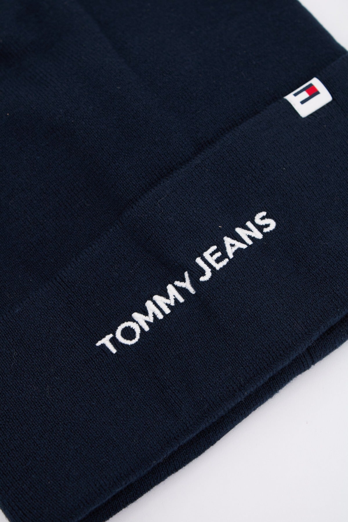TOMMY JEANS TJW LINEAR LOGO BEANIE en color AZUL (3)