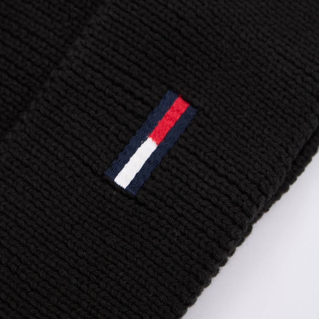 TOMMY JEANS TJW ELONGATED FLAG BEANI en color NEGRO (6)