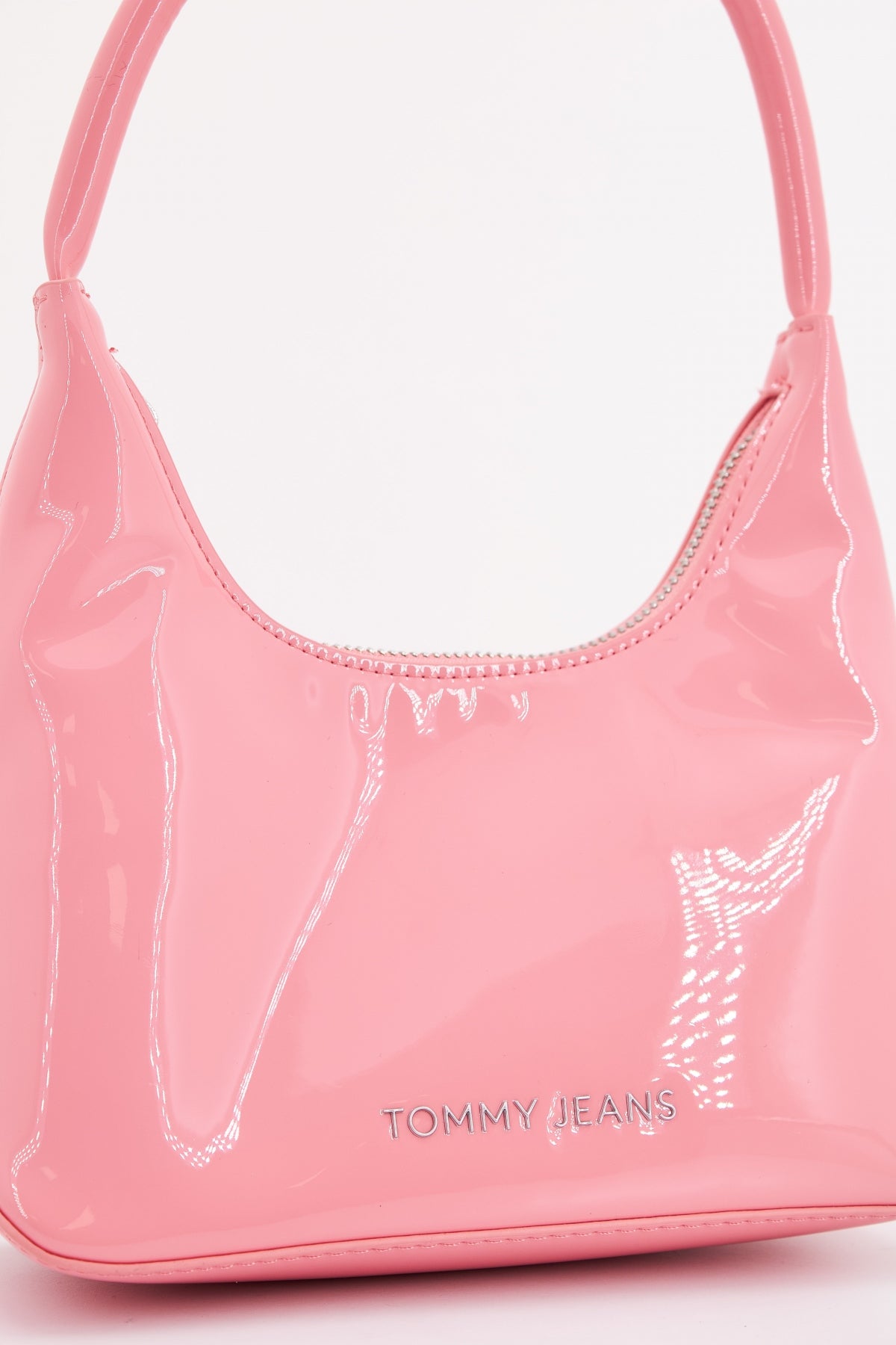 TOMMY JEANS TJW ESS MUST SHOULDER BA en color ROSA (4)