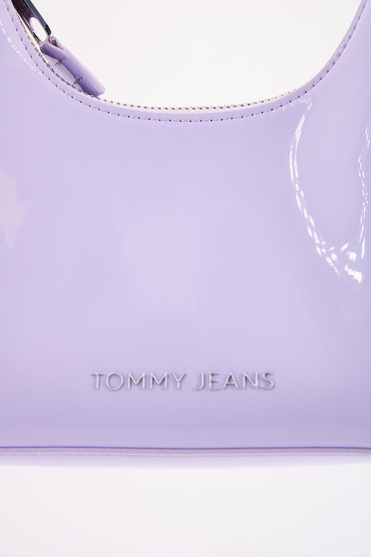 TOMMY JEANS TJW ESS MUST SHOULDER BA en color VIOLETA (4)