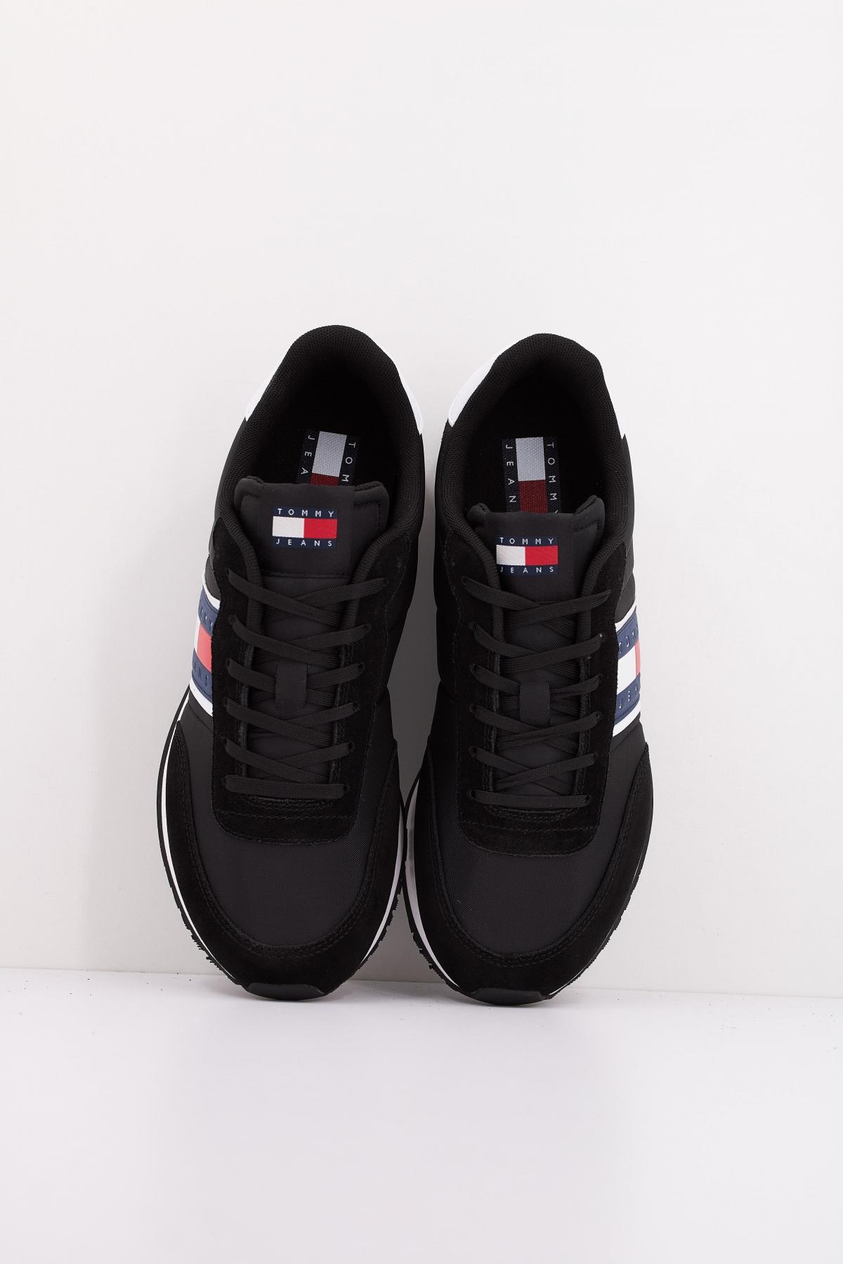 TOMMY JEANS TJM RUNNER CASUAL en color NEGRO (3)