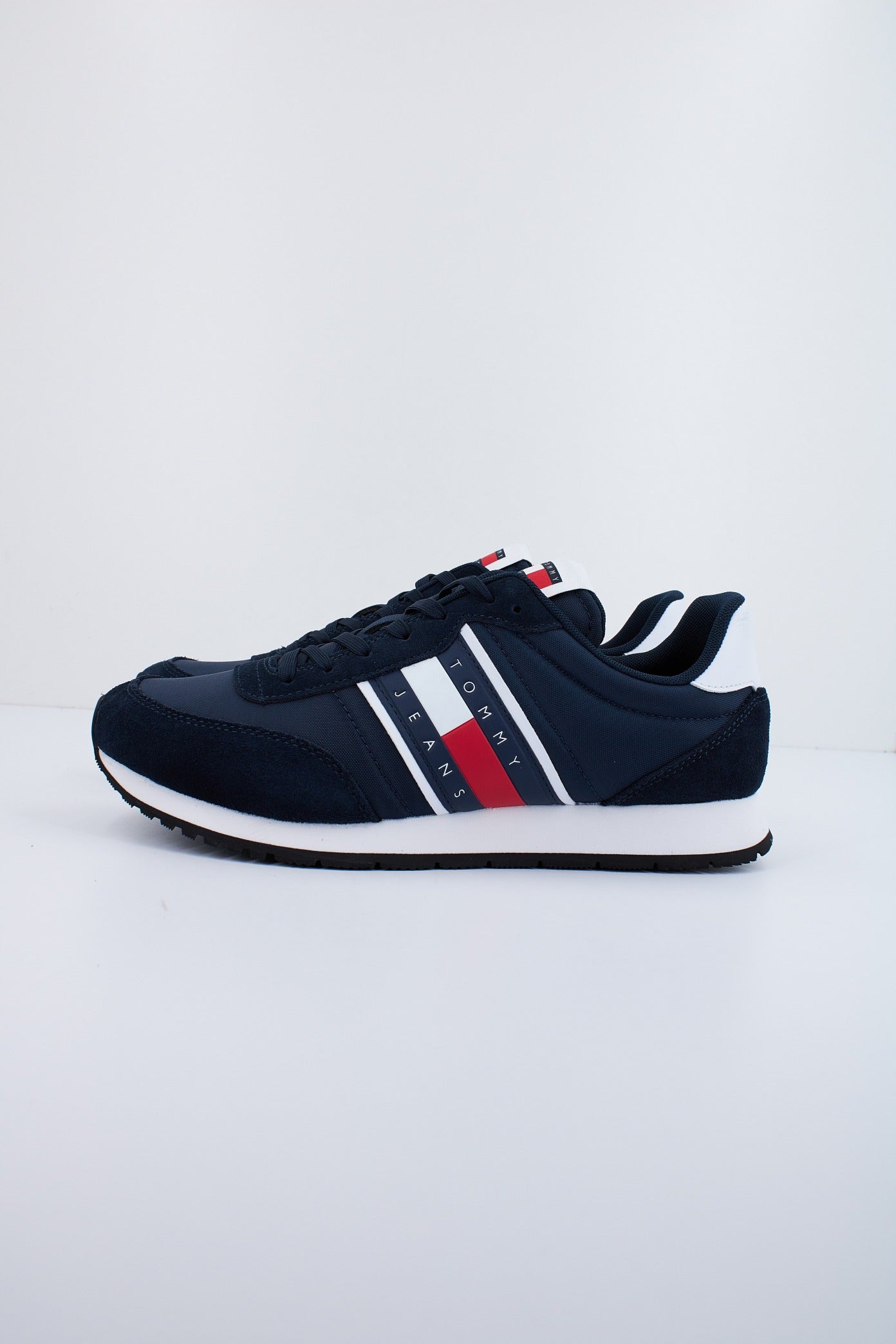 TOMMY JEANS TJM RUNNER CASUAL en color AZUL (1)
