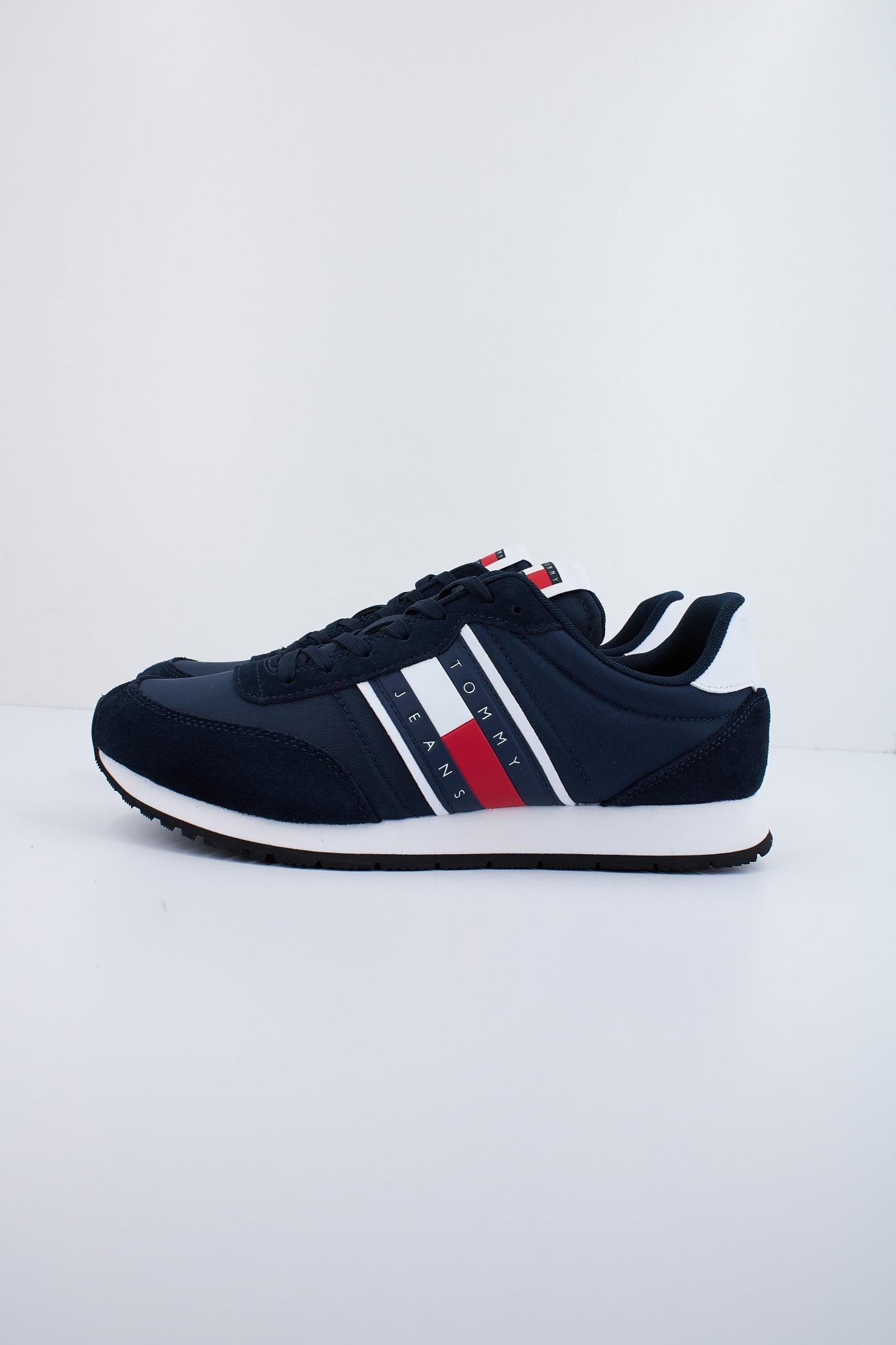 TOMMY JEANS TJM RUNNER CASUAL en color AZUL (1)