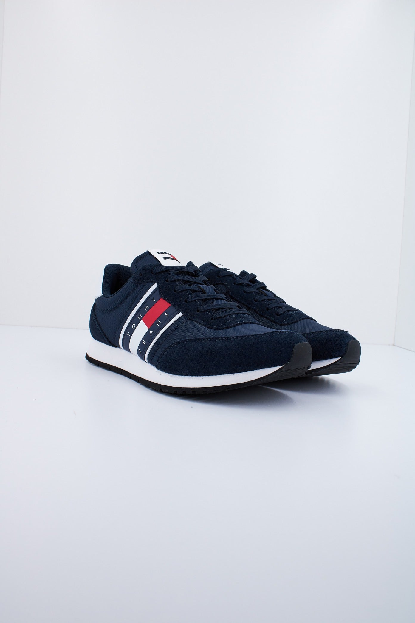 TOMMY JEANS TJM RUNNER CASUAL en color AZUL (2)