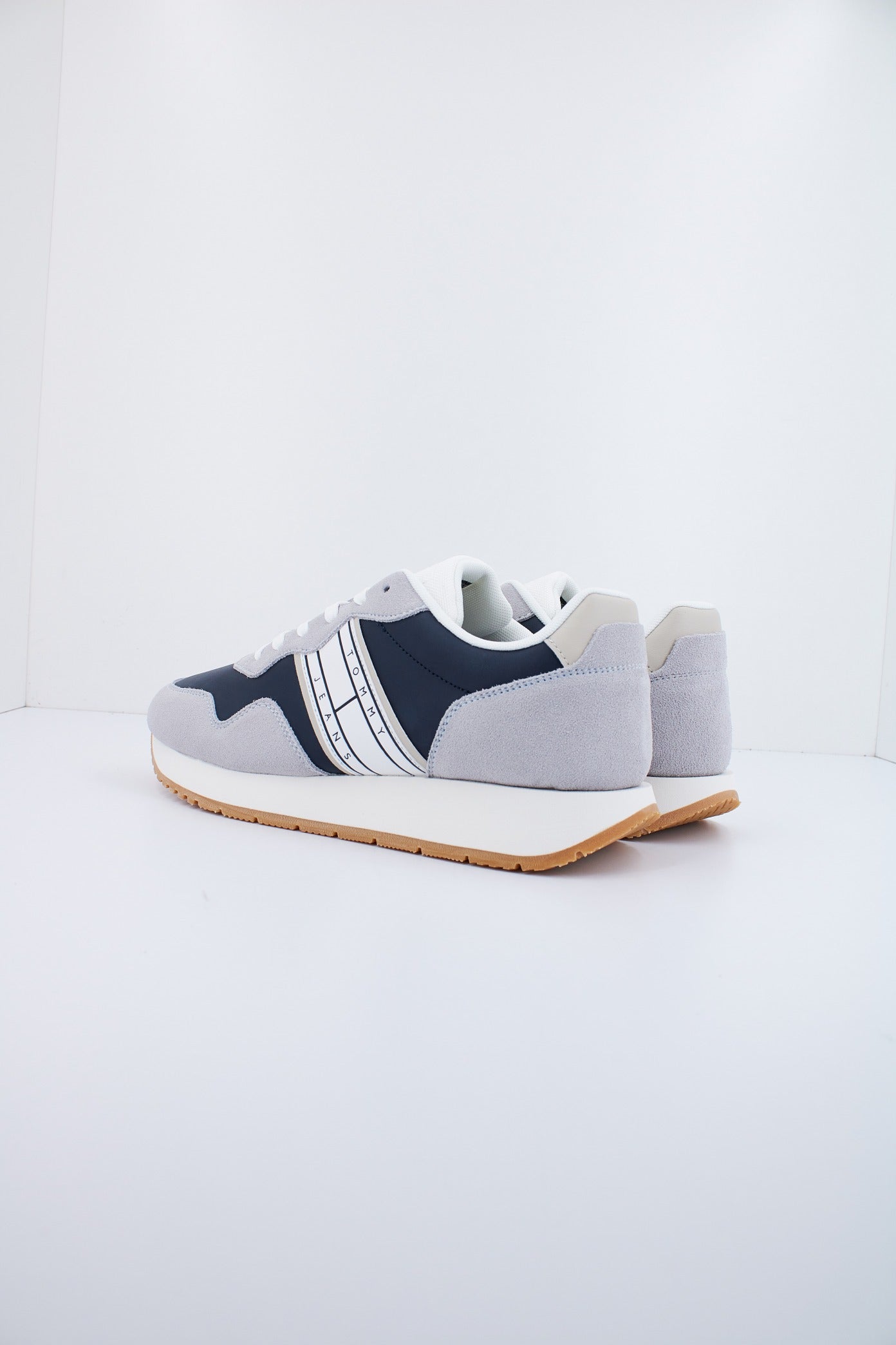 TOMMY JEANS TJM MODERN RUNNER en color GRIS (3)