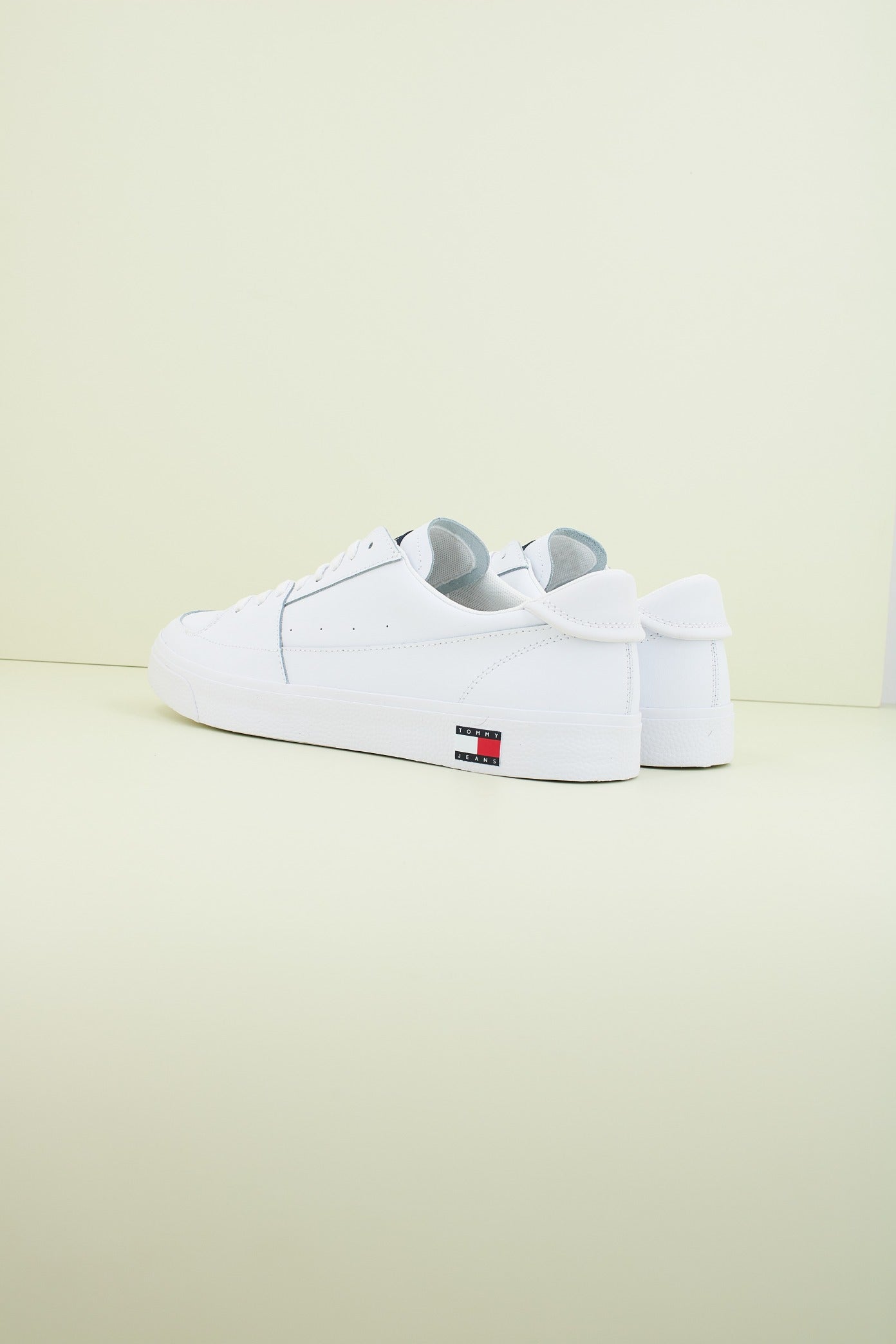 TOMMY JEANS TJM VULCANIZED ESS en color BLANCO (3)