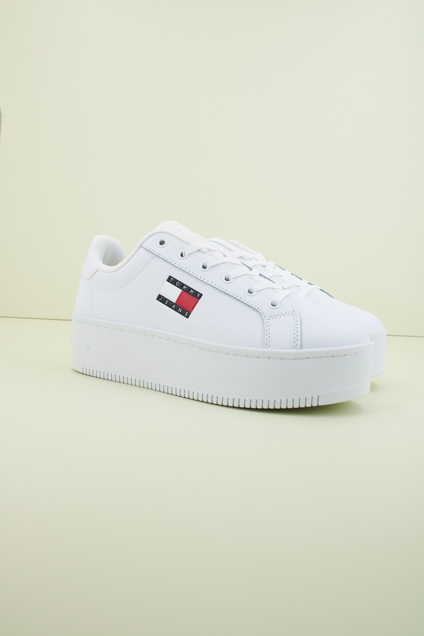TOMMY JEANS TJW FLATFORM ESS en color BLANCO (2)