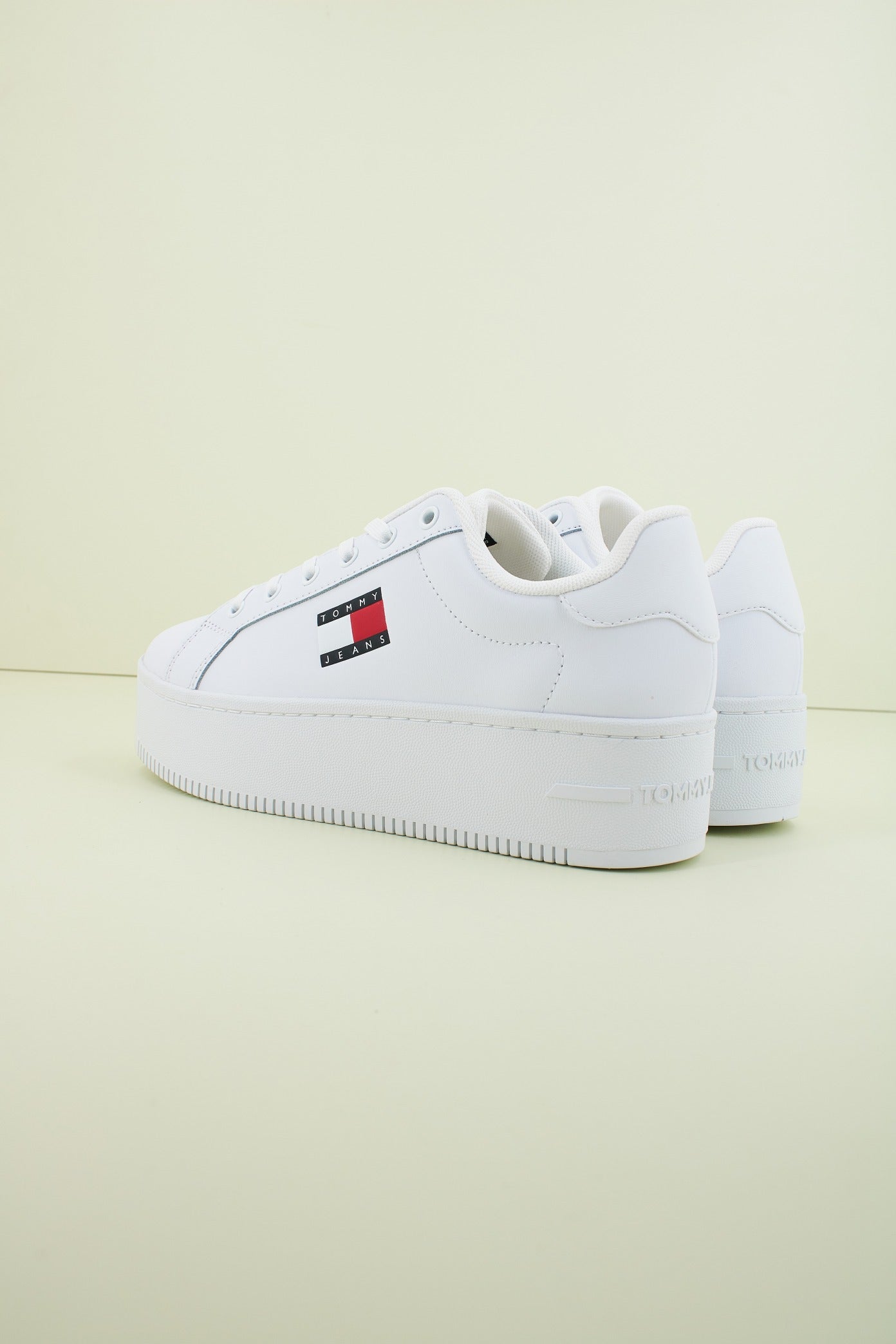 TOMMY JEANS TJW FLATFORM ESS en color BLANCO (3)