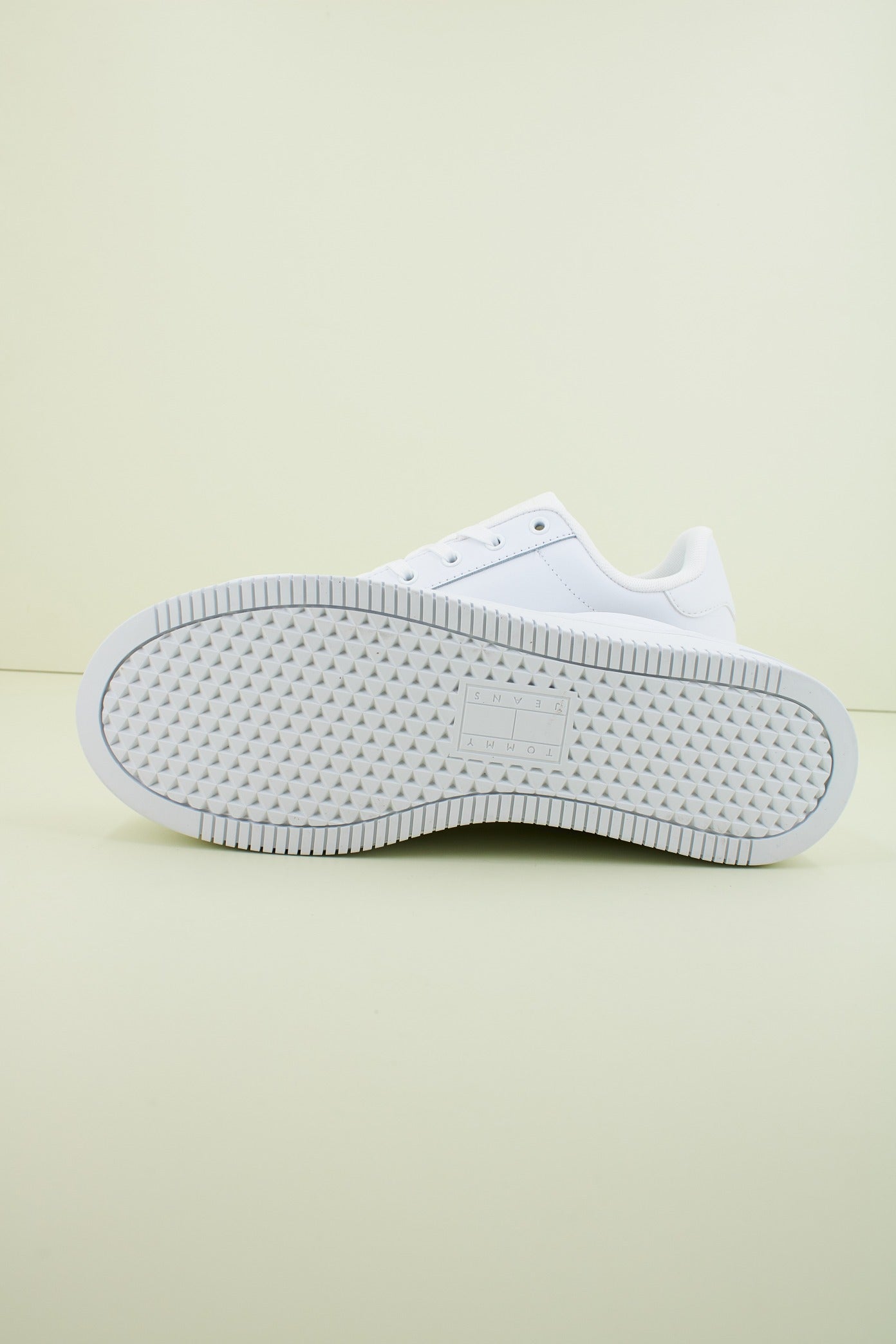 TOMMY JEANS TJW FLATFORM ESS en color BLANCO (4)