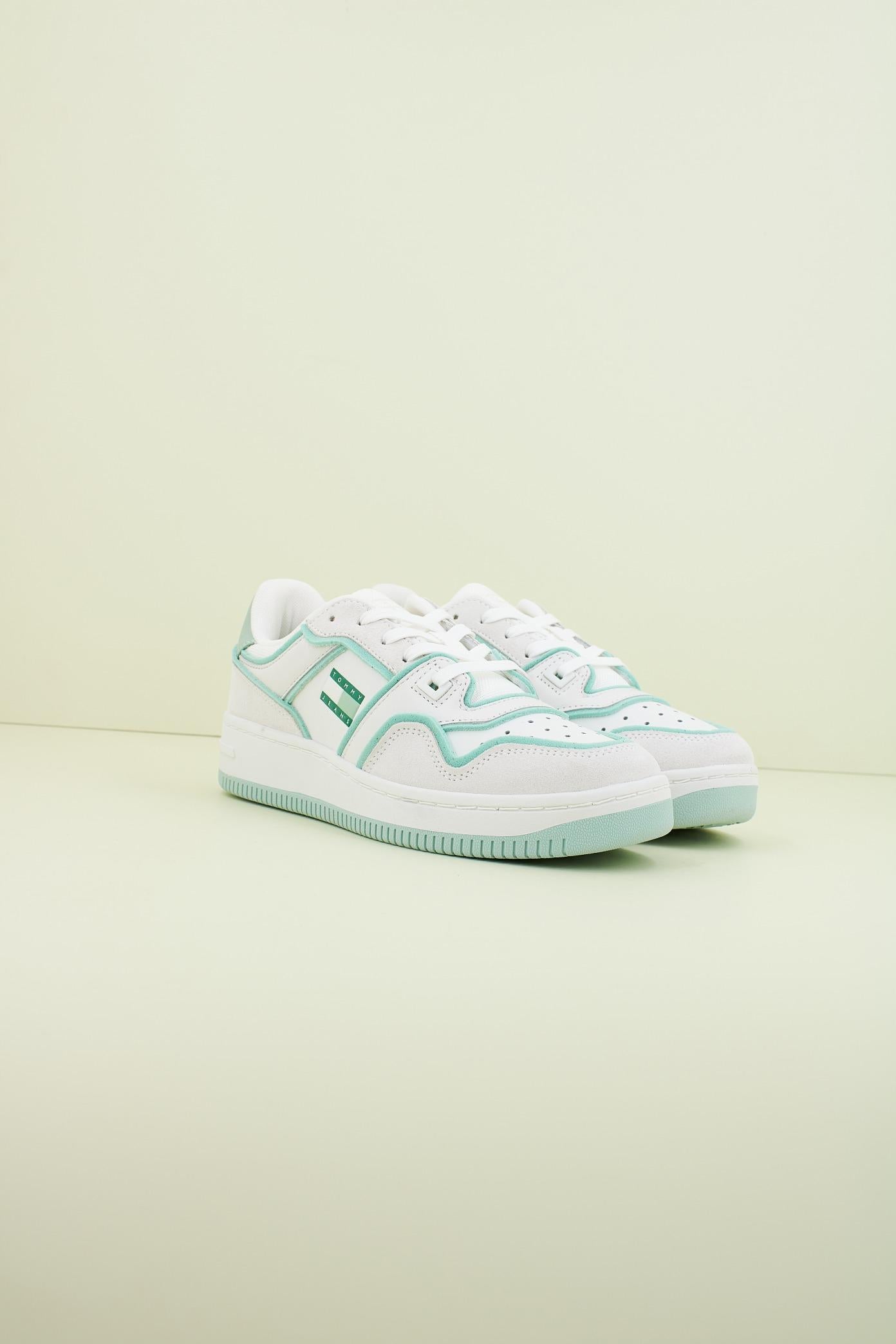 TOMMY JEANS TJW RETRO BASKET FOAM EDGE en color BLANCO (2)