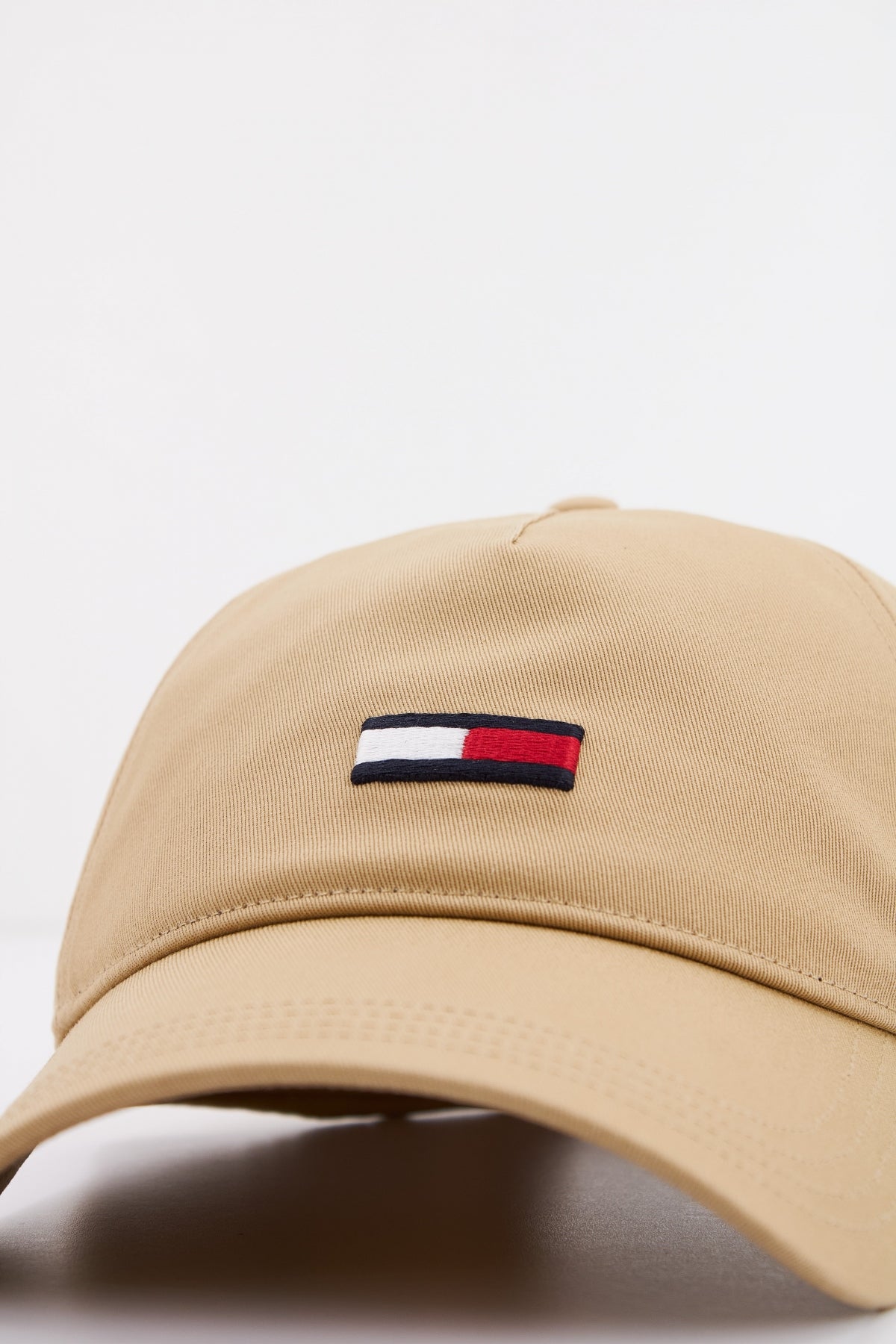 TOMMY JEANS TJM ELONGATED FLAG CAP en color MARRON (4)