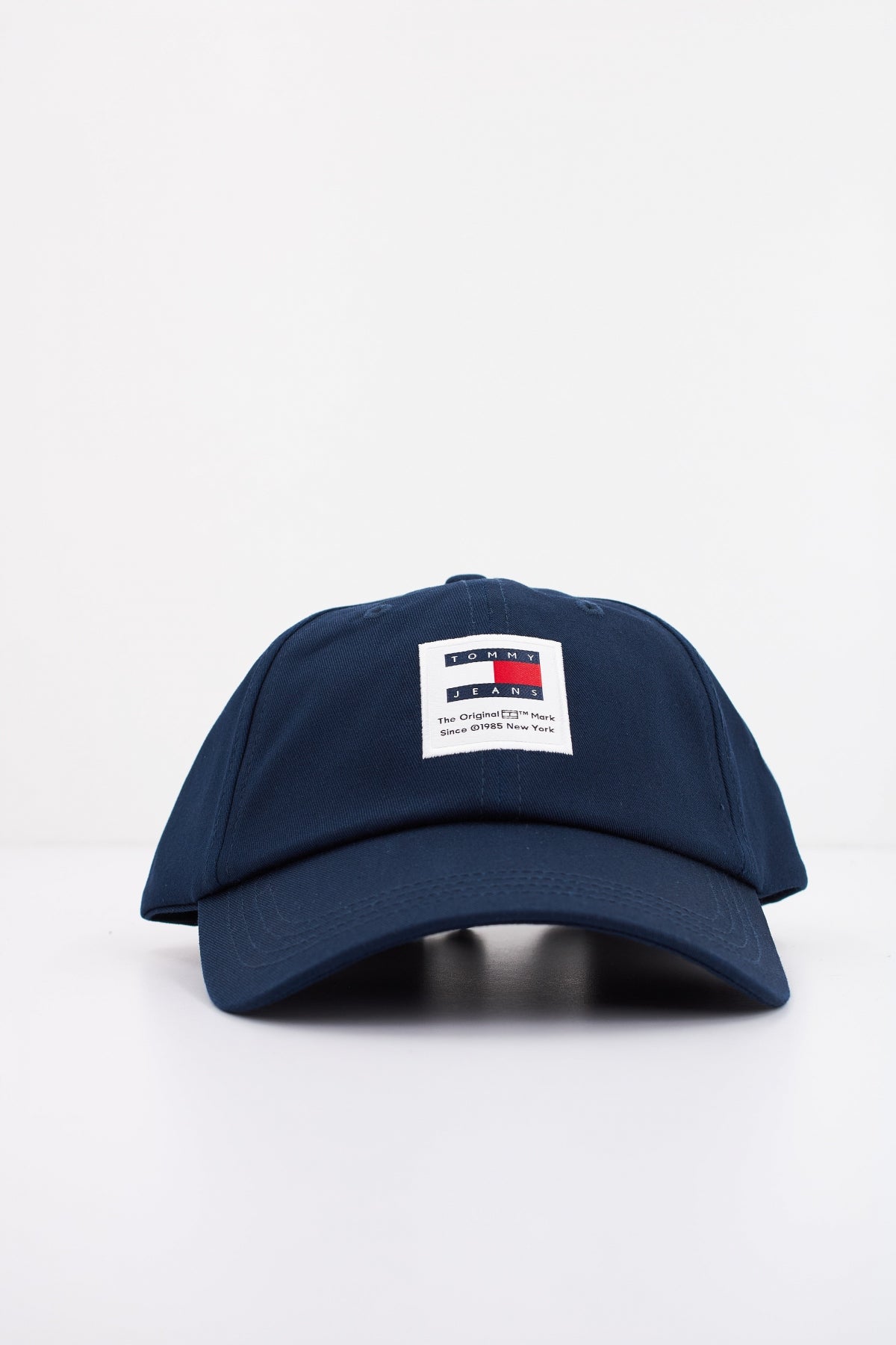 TOMMY JEANS TJM MODERN PATCH CAP en color AZUL (1)