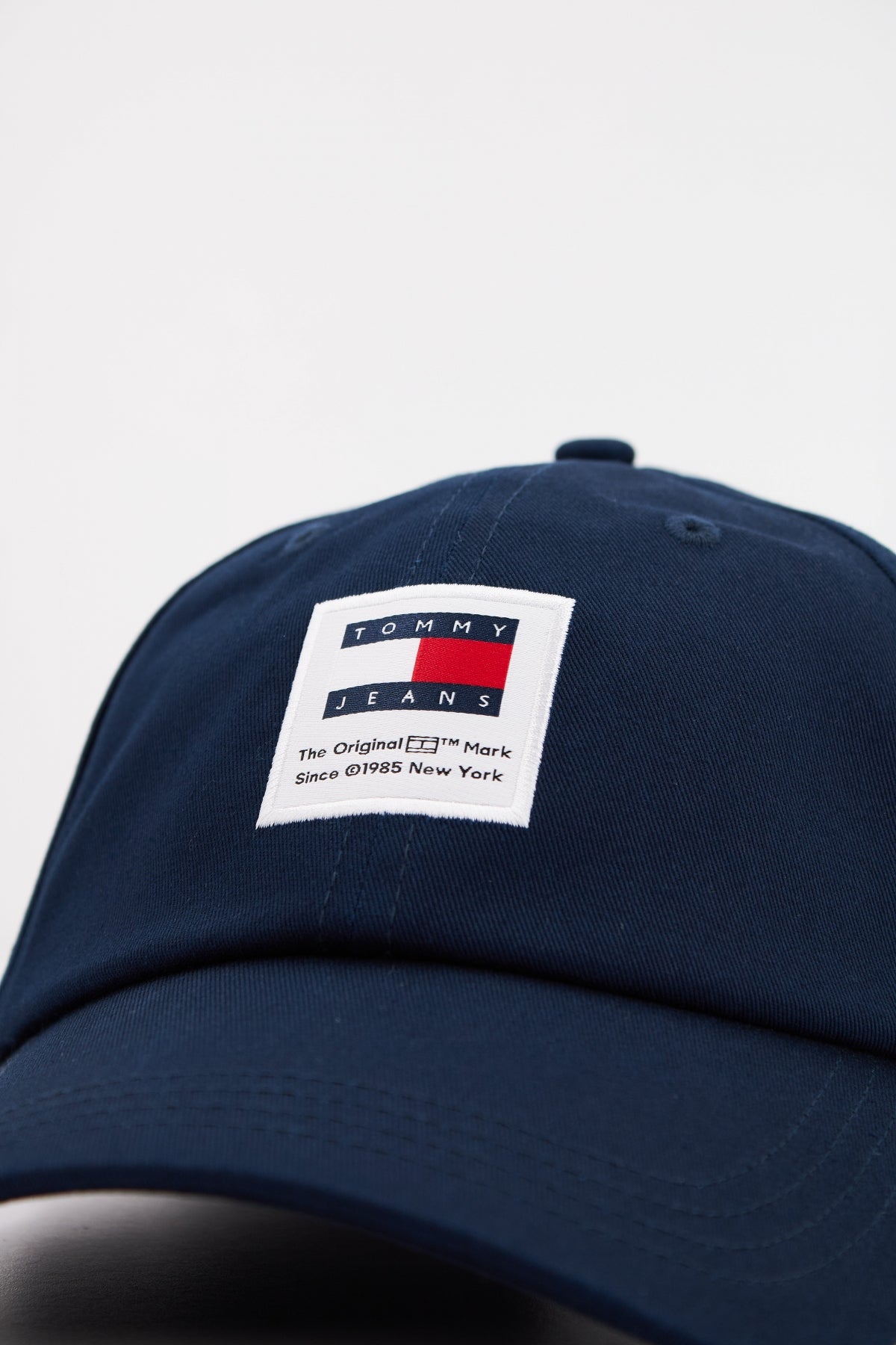 TOMMY JEANS TJM MODERN PATCH CAP en color AZUL (4)