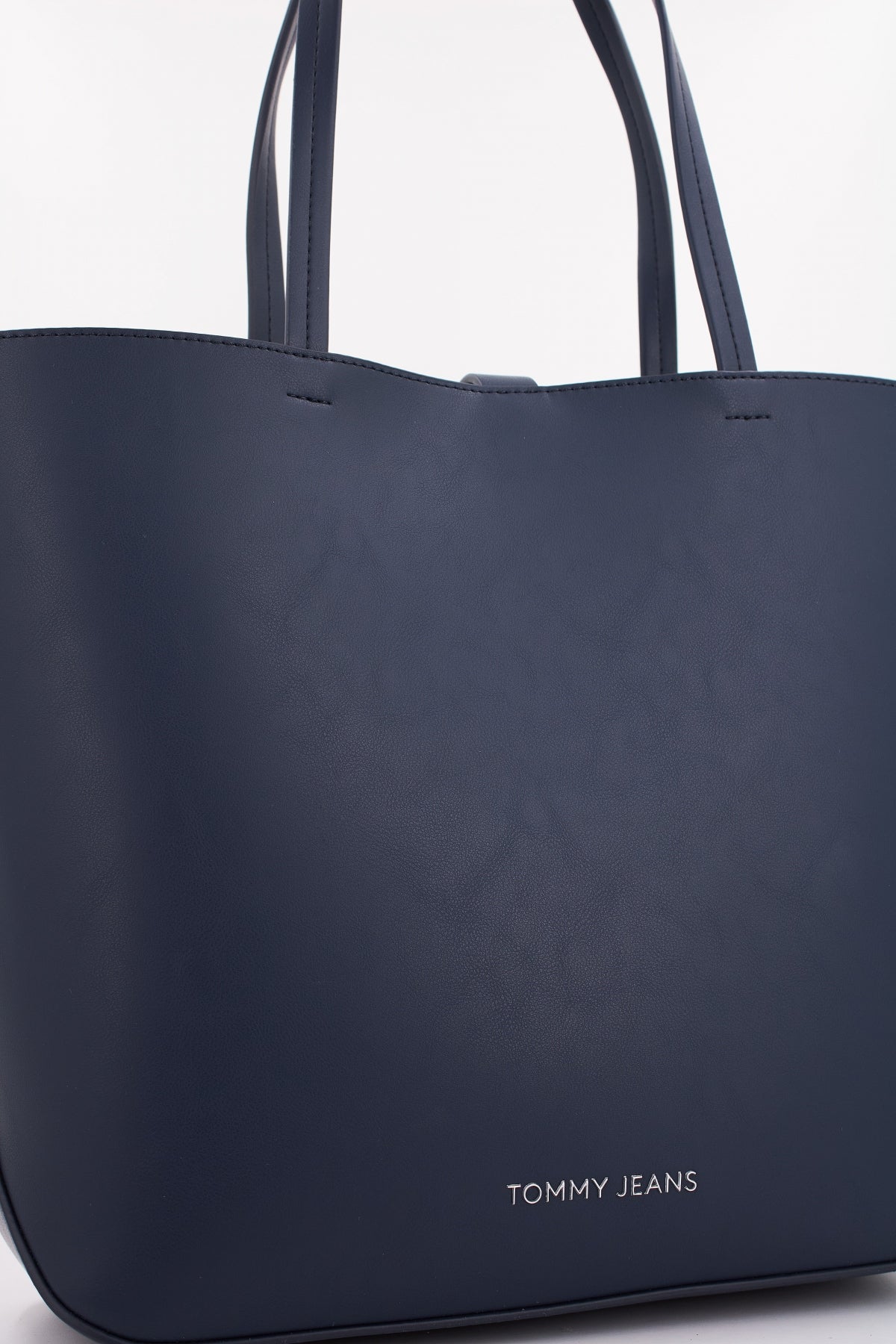 TOMMY JEANS TJW ESS MUST TOTE en color AZUL (4)