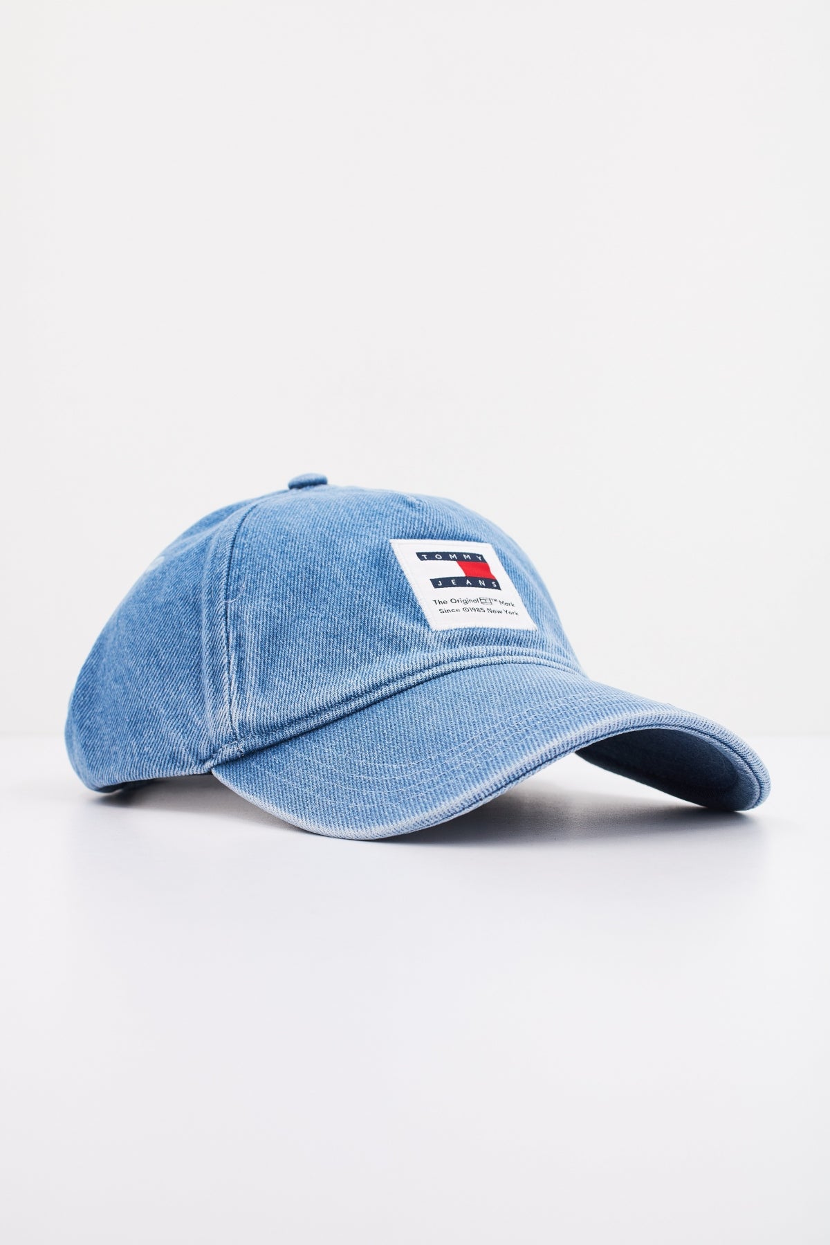 TOMMY JEANS TJM MODERN PATCH CAP DEN en color AZUL (2)