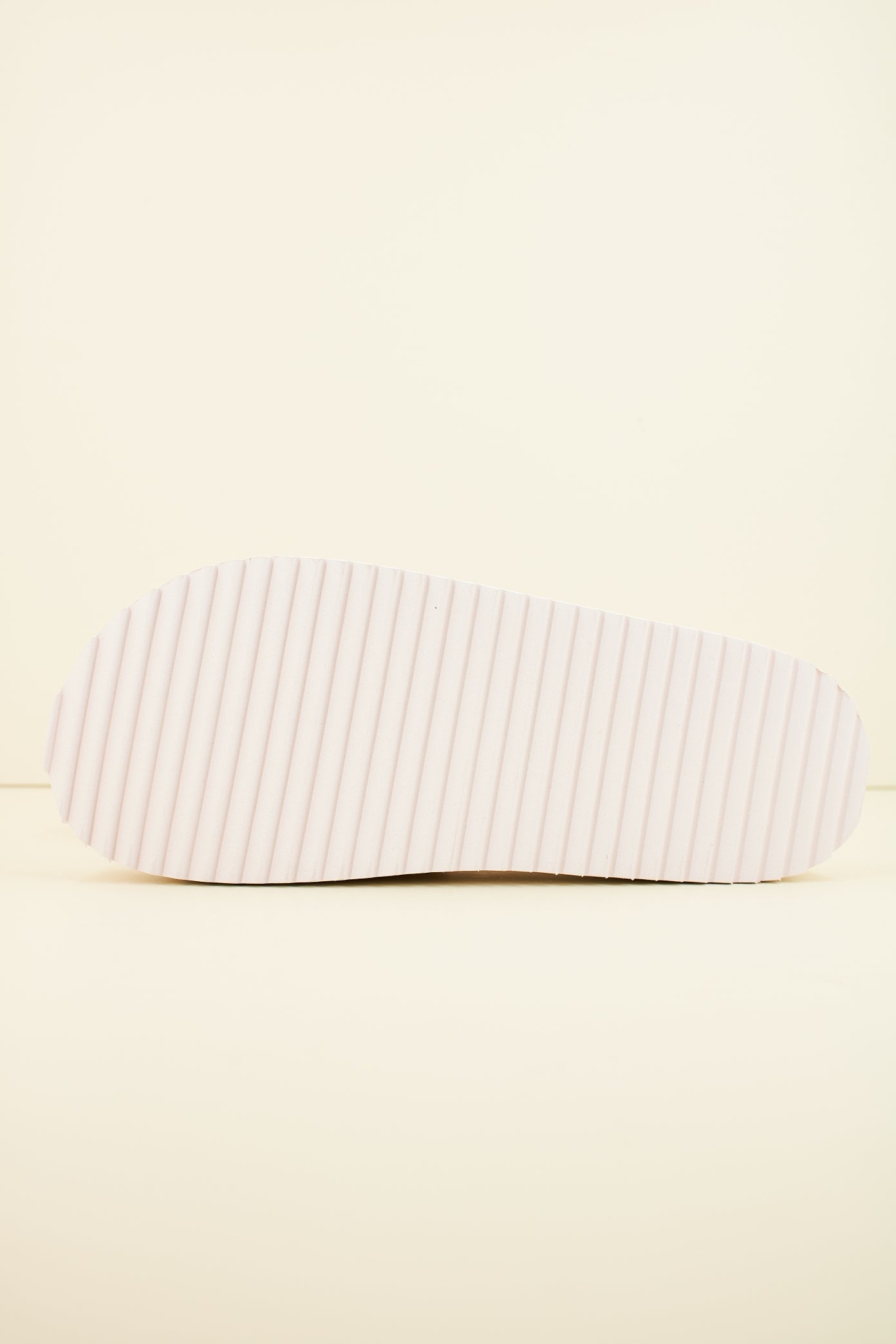TOMMY JEANS ELEVATED FLATFORM SLIDE en color BLANCO (4)