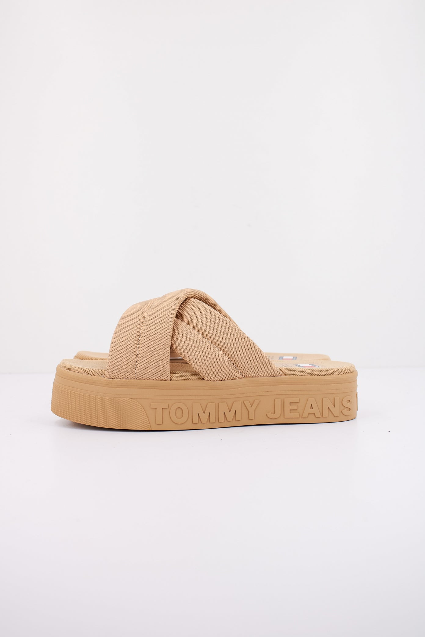 TOMMY JEANS TJW LETTERING FLATFORM S en color BEIS (1)