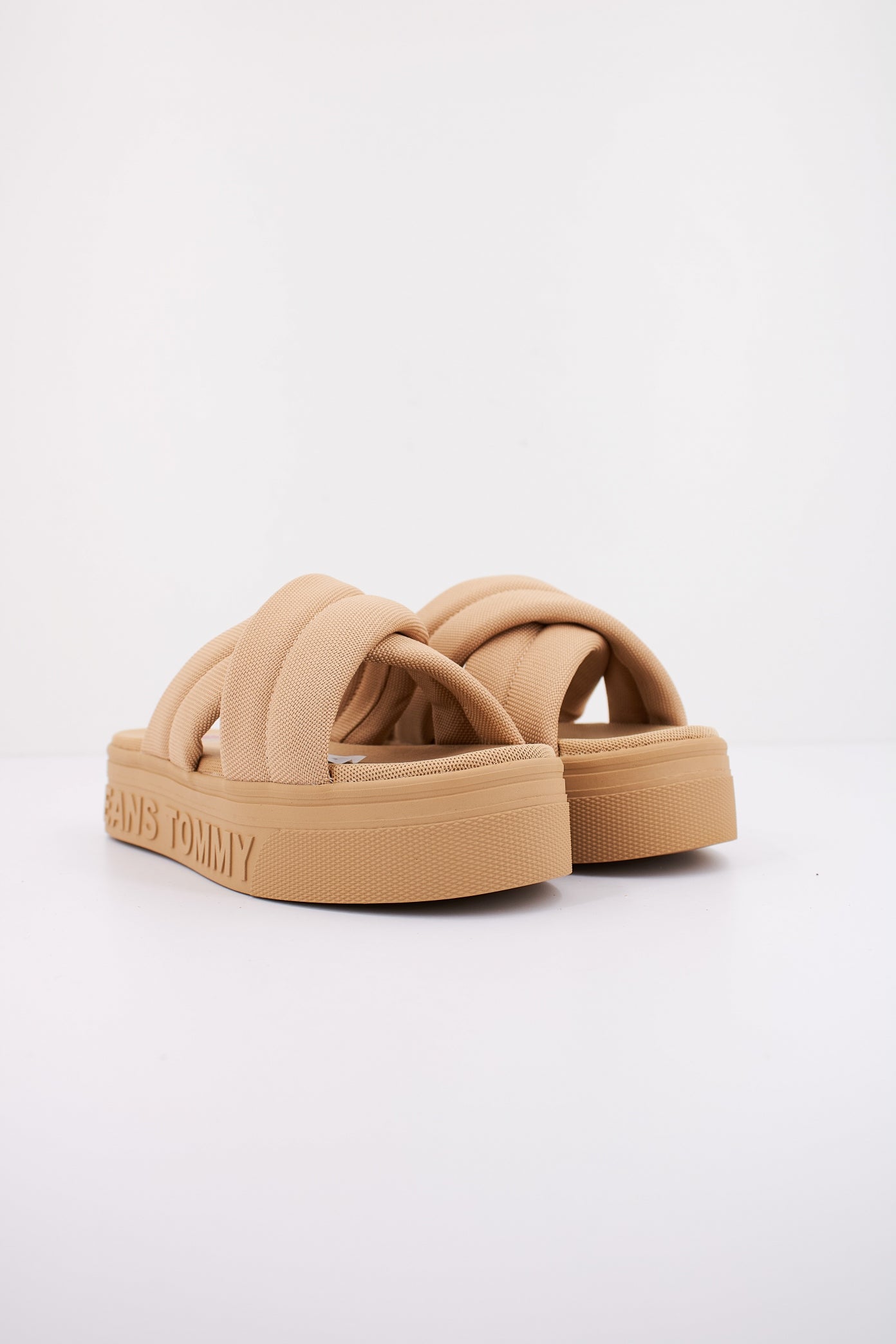 TOMMY JEANS TJW LETTERING FLATFORM S en color BEIS (2)