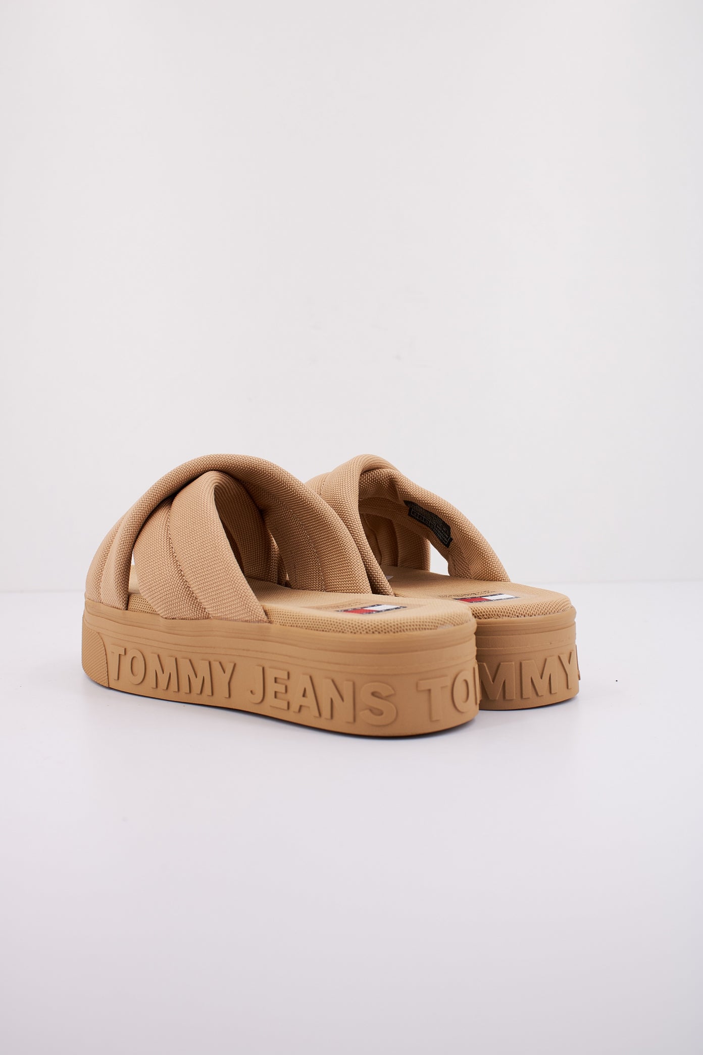 TOMMY JEANS TJW LETTERING FLATFORM S en color BEIS (4)