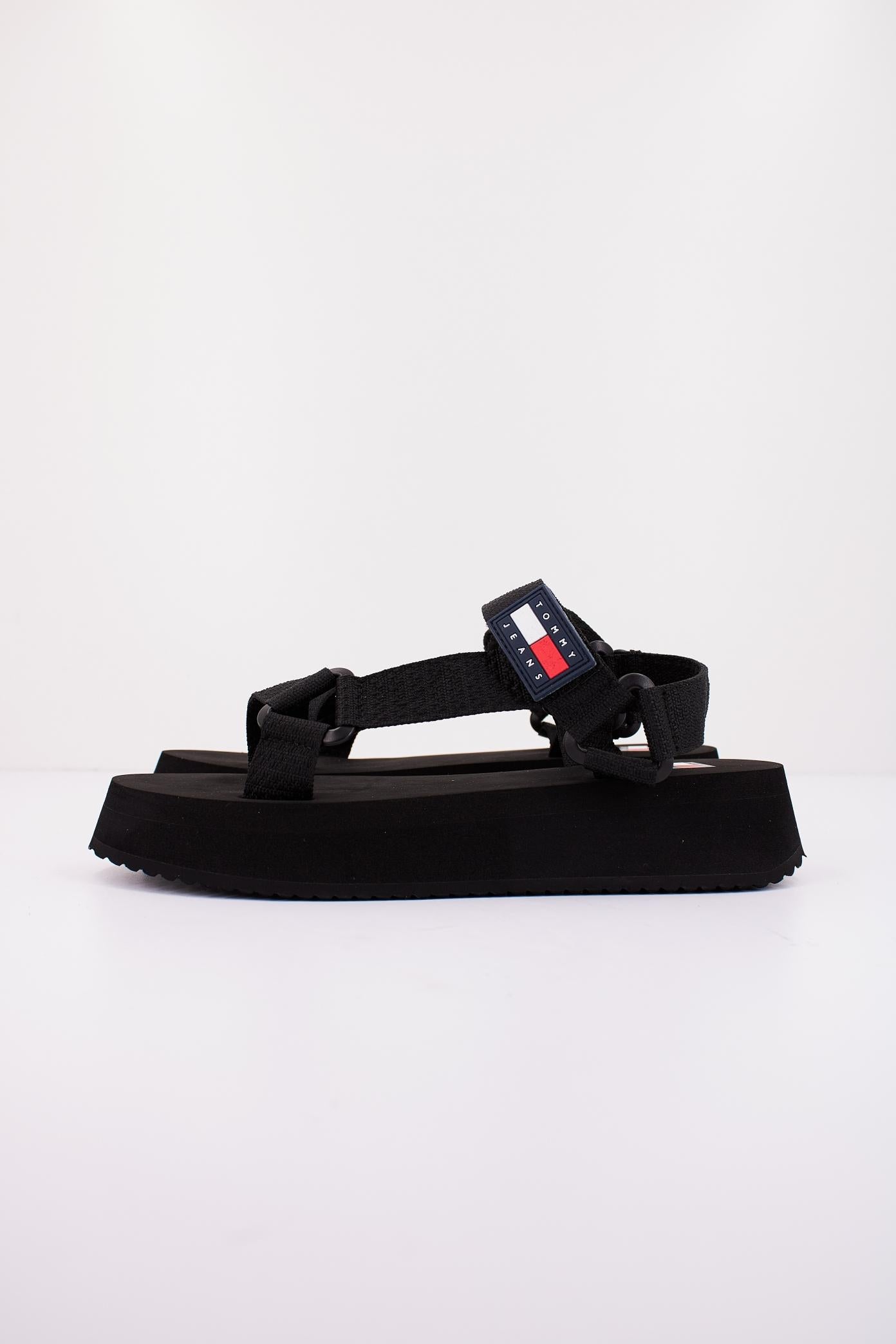 TOMMY JEANS TJW EVA SANDAL en color NEGRO (1)