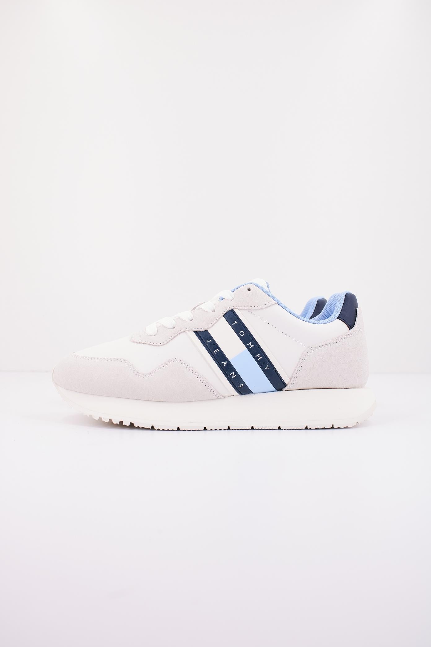 TOMMY JEANS TJW EVA RUNNER MAT MIX E en color BLANCO (1)