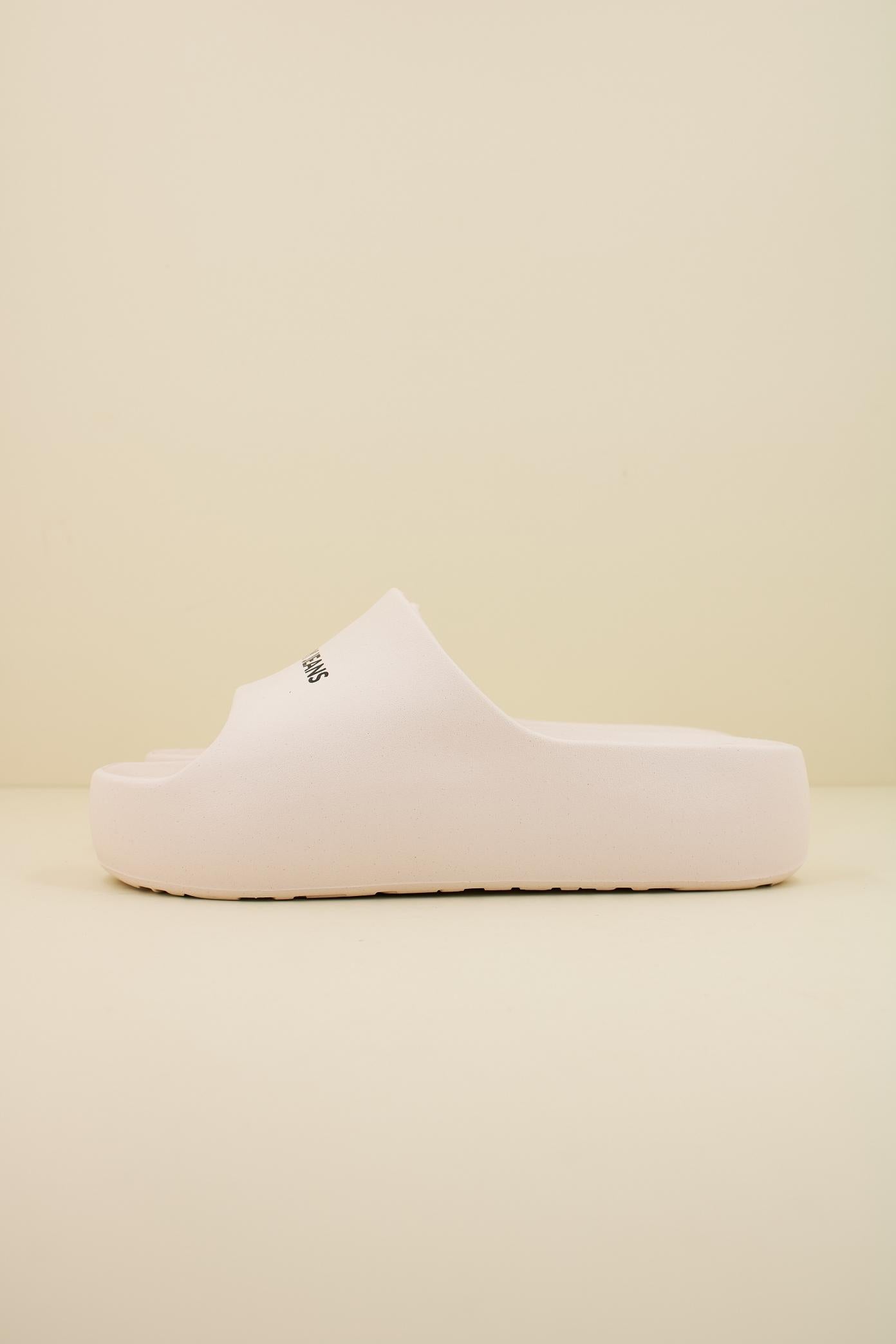 TOMMY JEANS TJW CHUNKY FLATFORM SLID en color BLANCO (1)