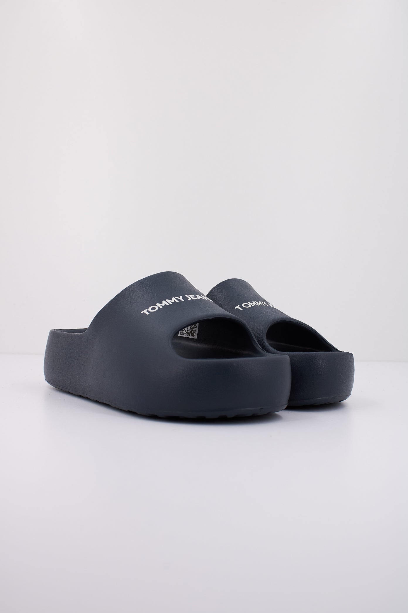 TOMMY JEANS TJW CHUNKY FLATFORM SLID en color AZUL (2)