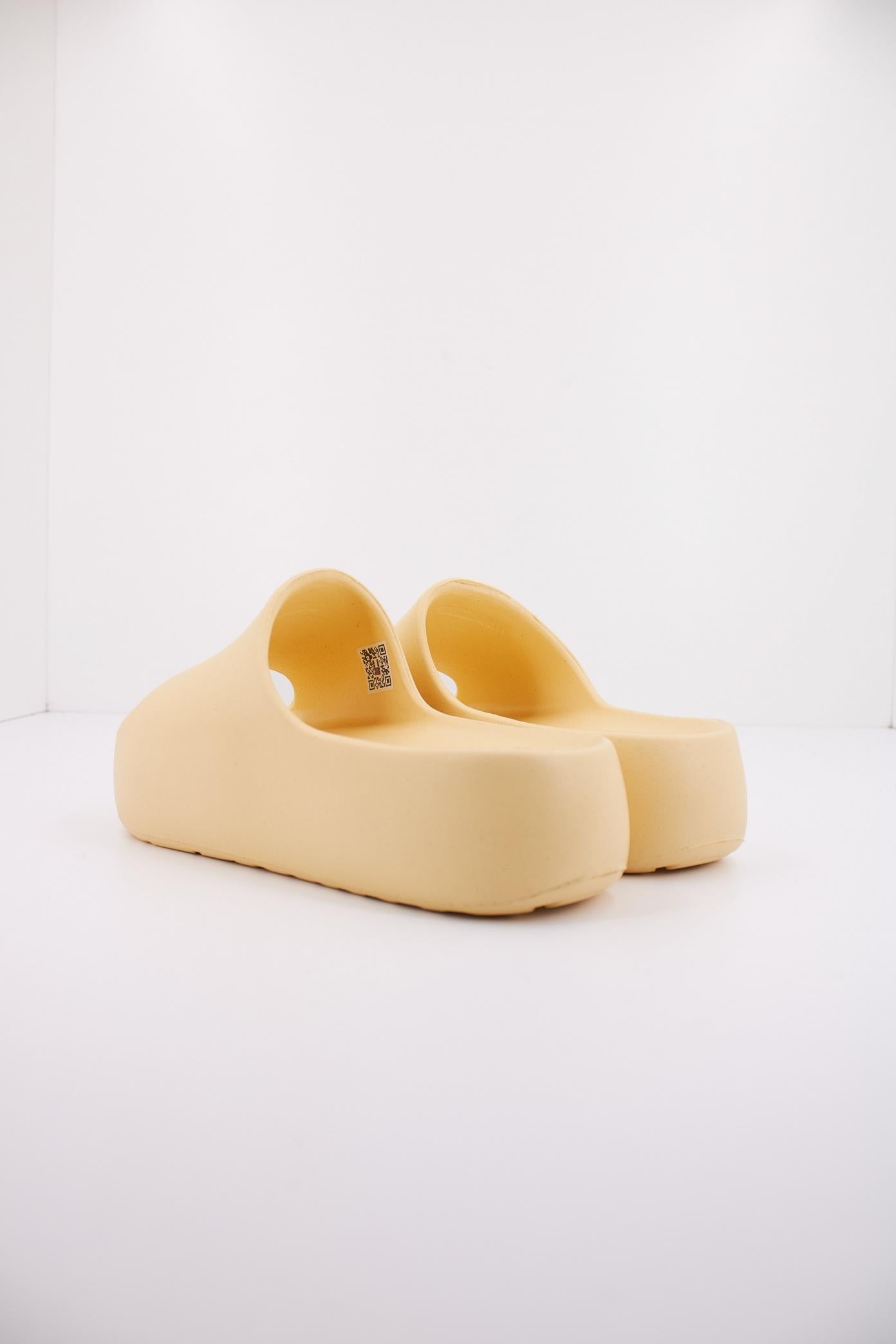 TOMMY JEANS TJW CHUNKY FLATFORM SLID en color AMARILLO (4)