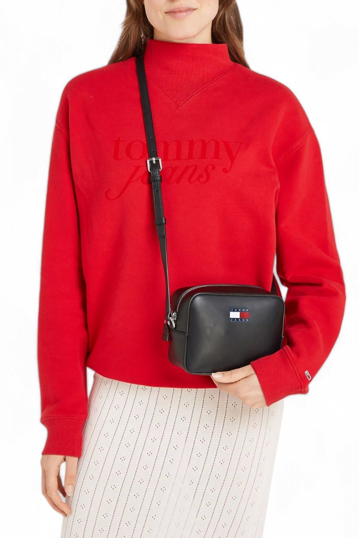 TOMMY JEANS ESS MUST CAMERA BAG en color NEGRO (4)