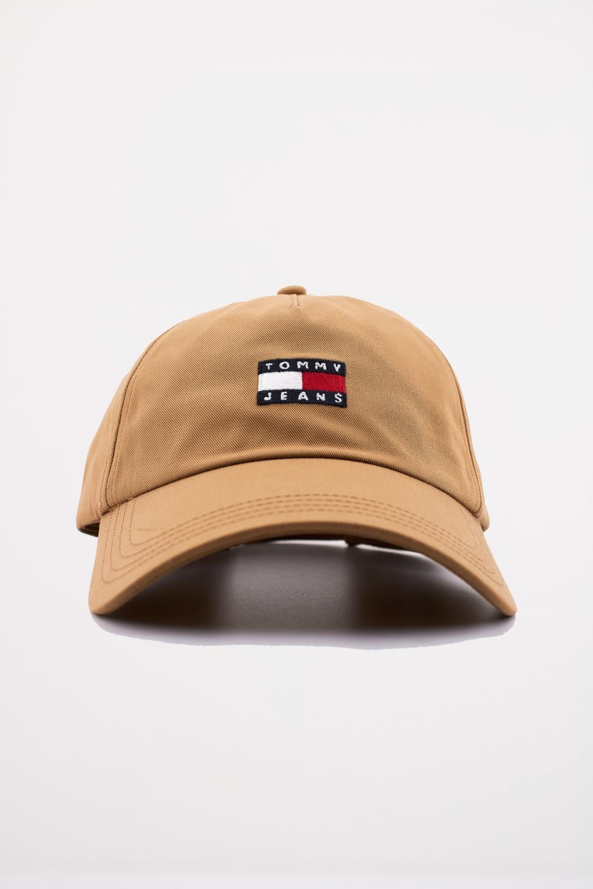 TOMMY JEANS HERITATGE CORE PANEL C en color MARRON CLARO (1)