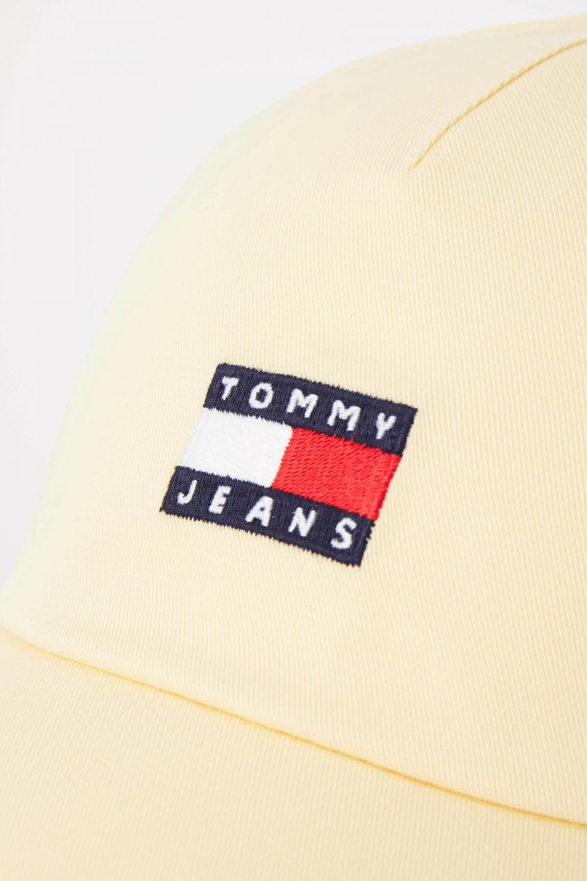 TOMMY JEANS HERITATGE CORE PANEL C en color AMARILLO (4)