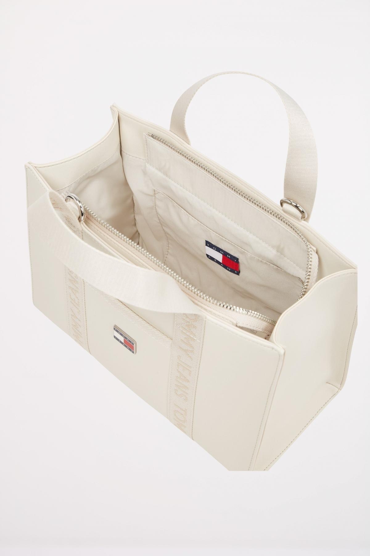 TOMMY JEANS TJW DAILY ELEVATED MINI en color BEIS (3)