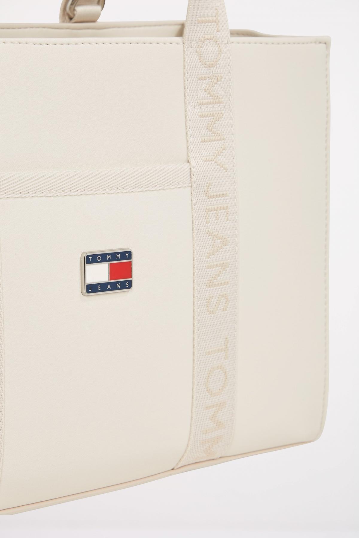 TOMMY JEANS TJW DAILY ELEVATED MINI en color BEIS (4)
