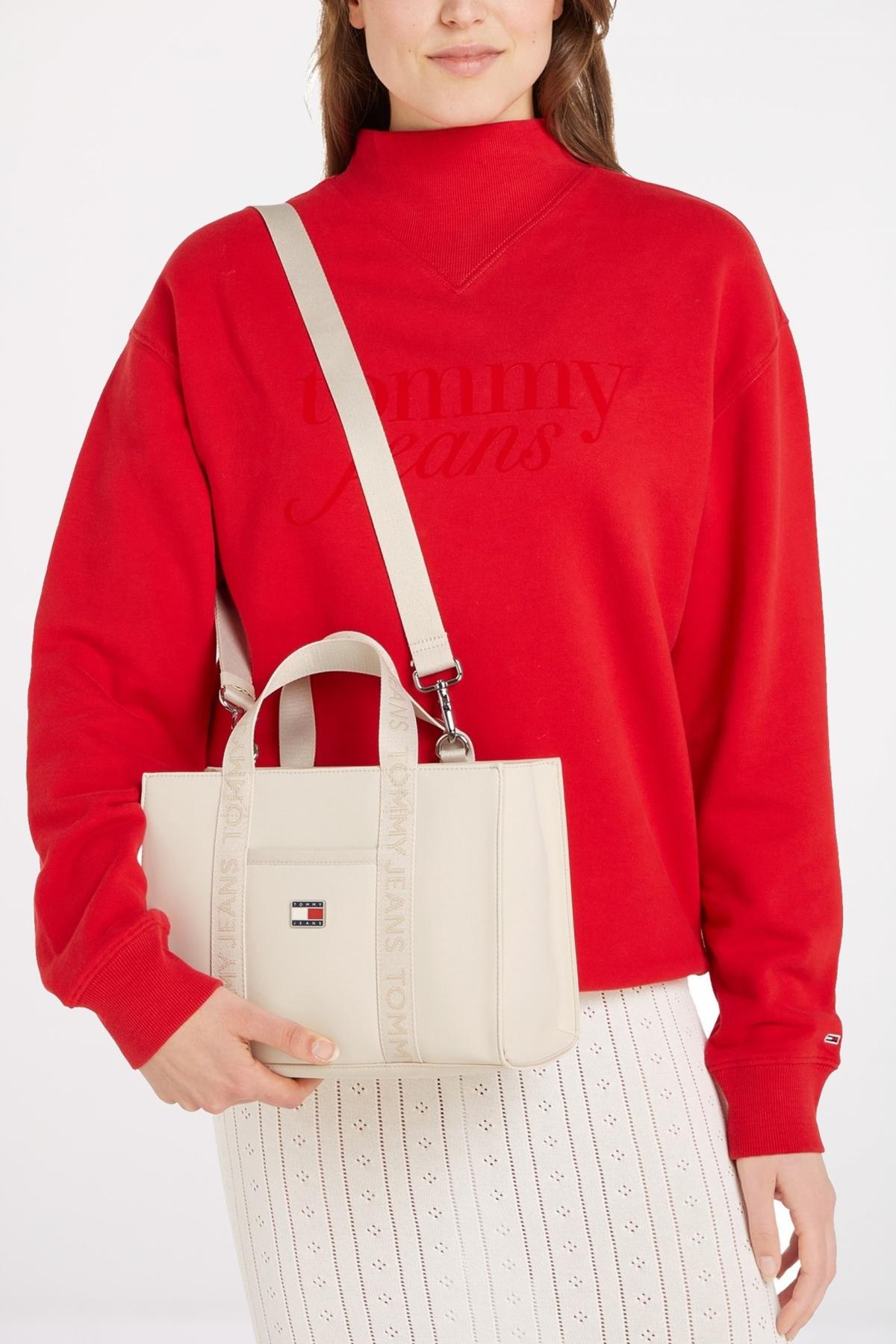 TOMMY JEANS TJW DAILY ELEVATED MINI en color BEIS (5)