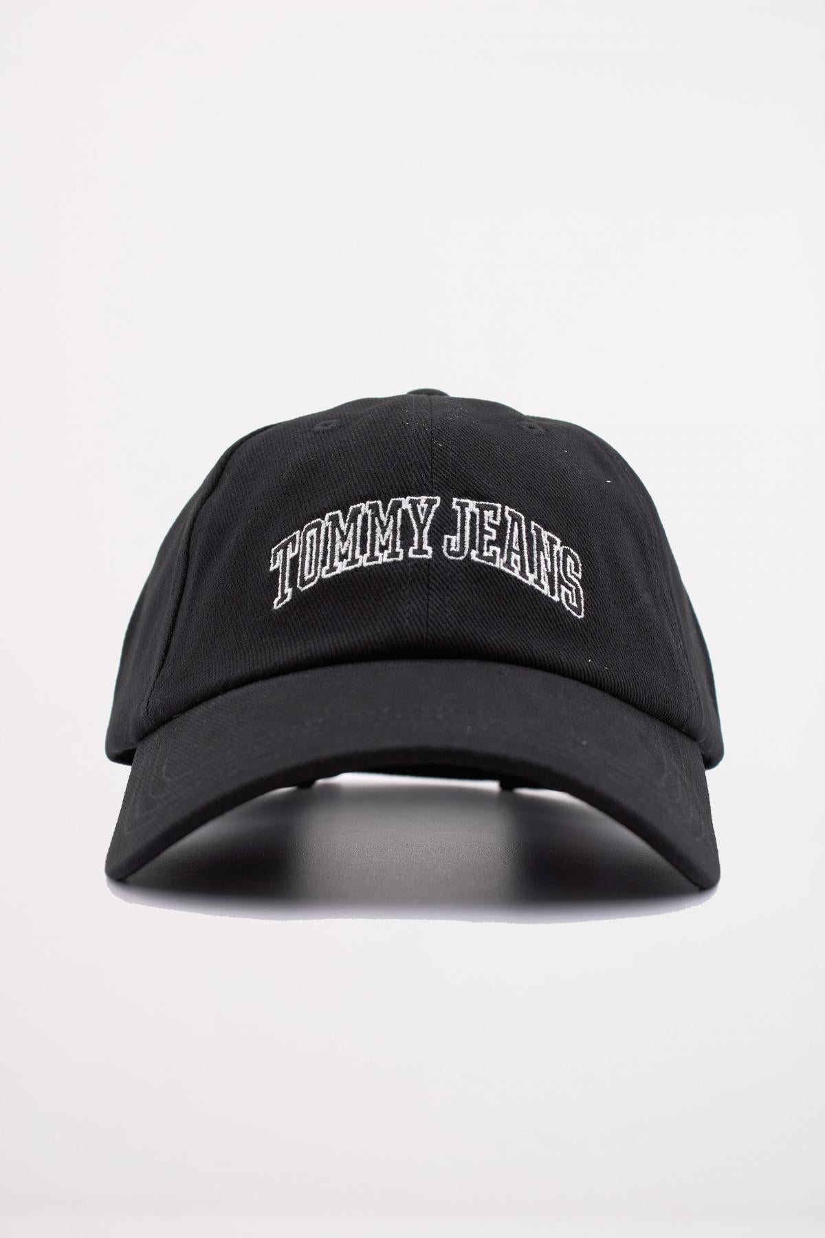 TOMMY JEANS TJW VARSITY CAP en color NEGRO (1)