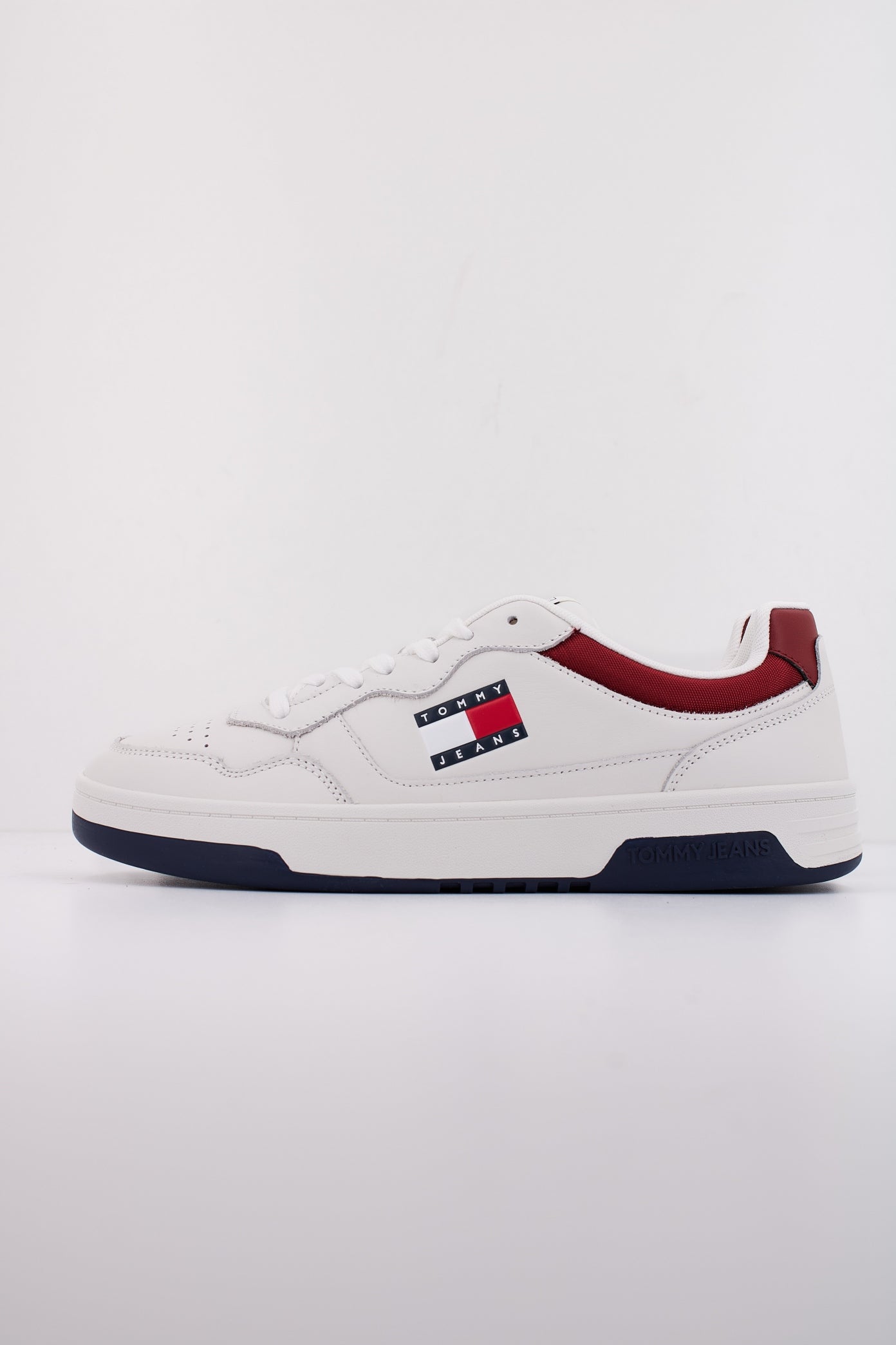 TOMMY JEANS TJM CUPSOLE LEATHER ESS en color BLANCO (1)