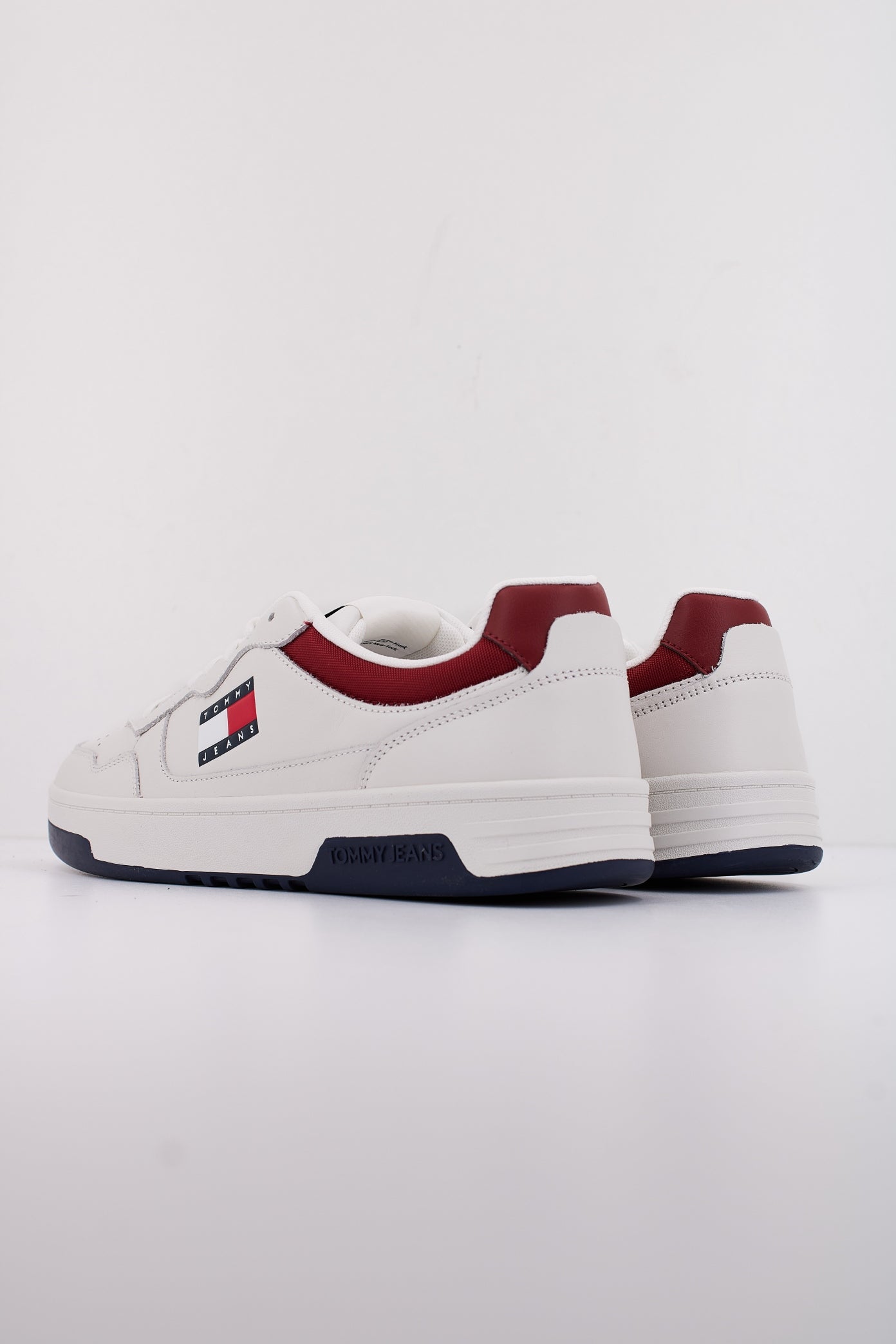TOMMY JEANS TJM CUPSOLE LEATHER ESS en color BLANCO (4)