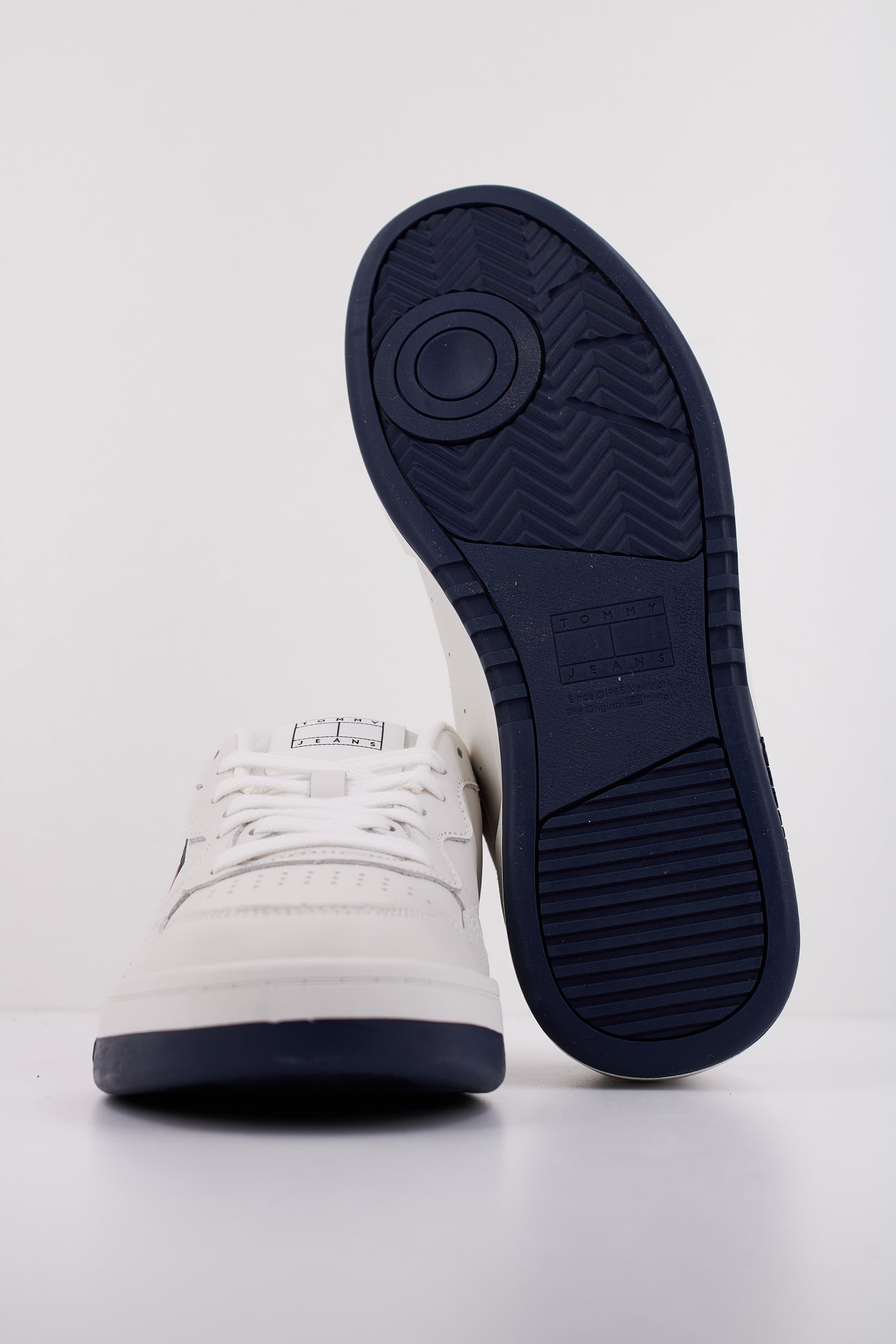 TOMMY JEANS TJM CUPSOLE LEATHER ESS en color BLANCO (5)