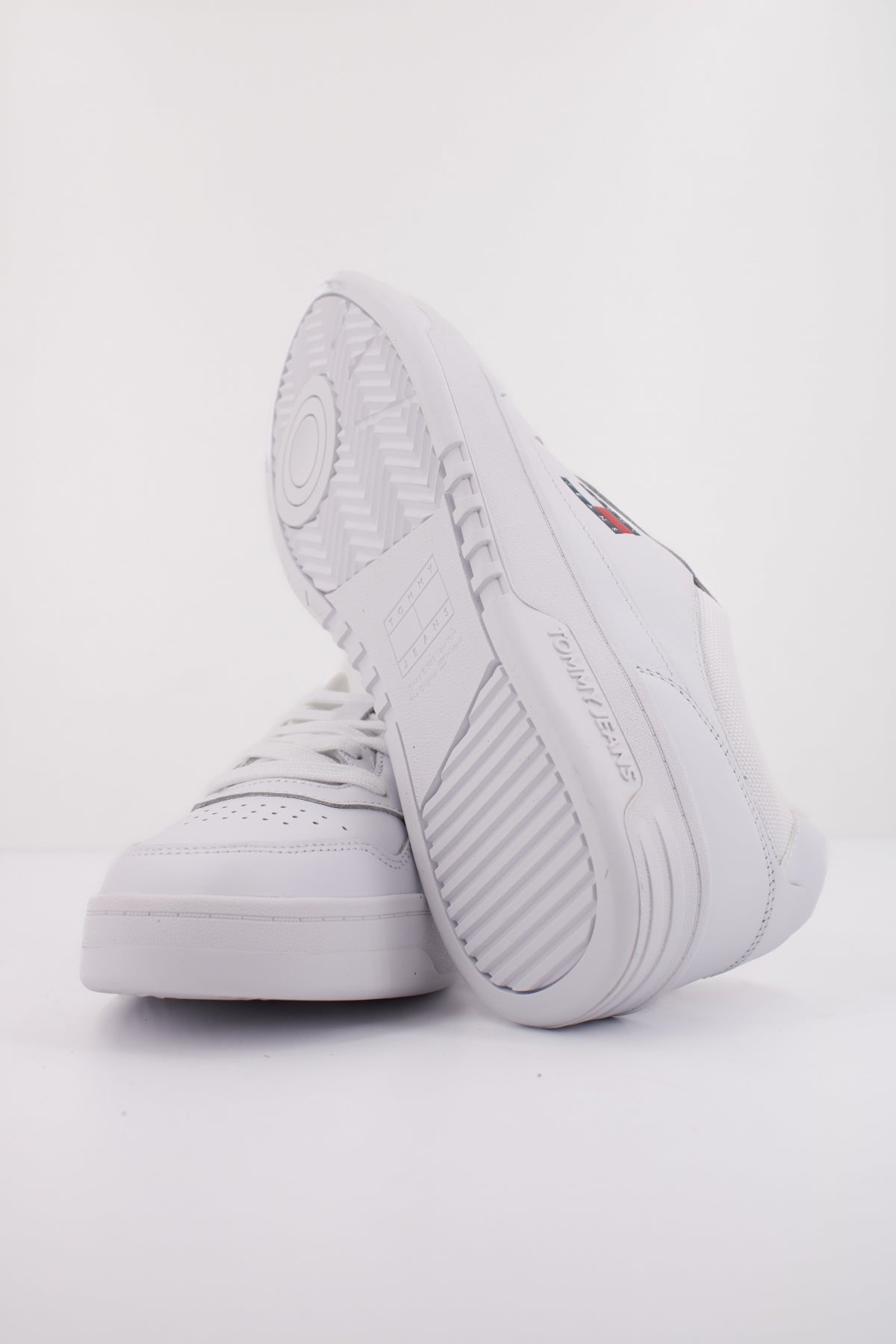 TOMMY JEANS TJM CUPSOLE LEATHER ESS en color BLANCO (5)