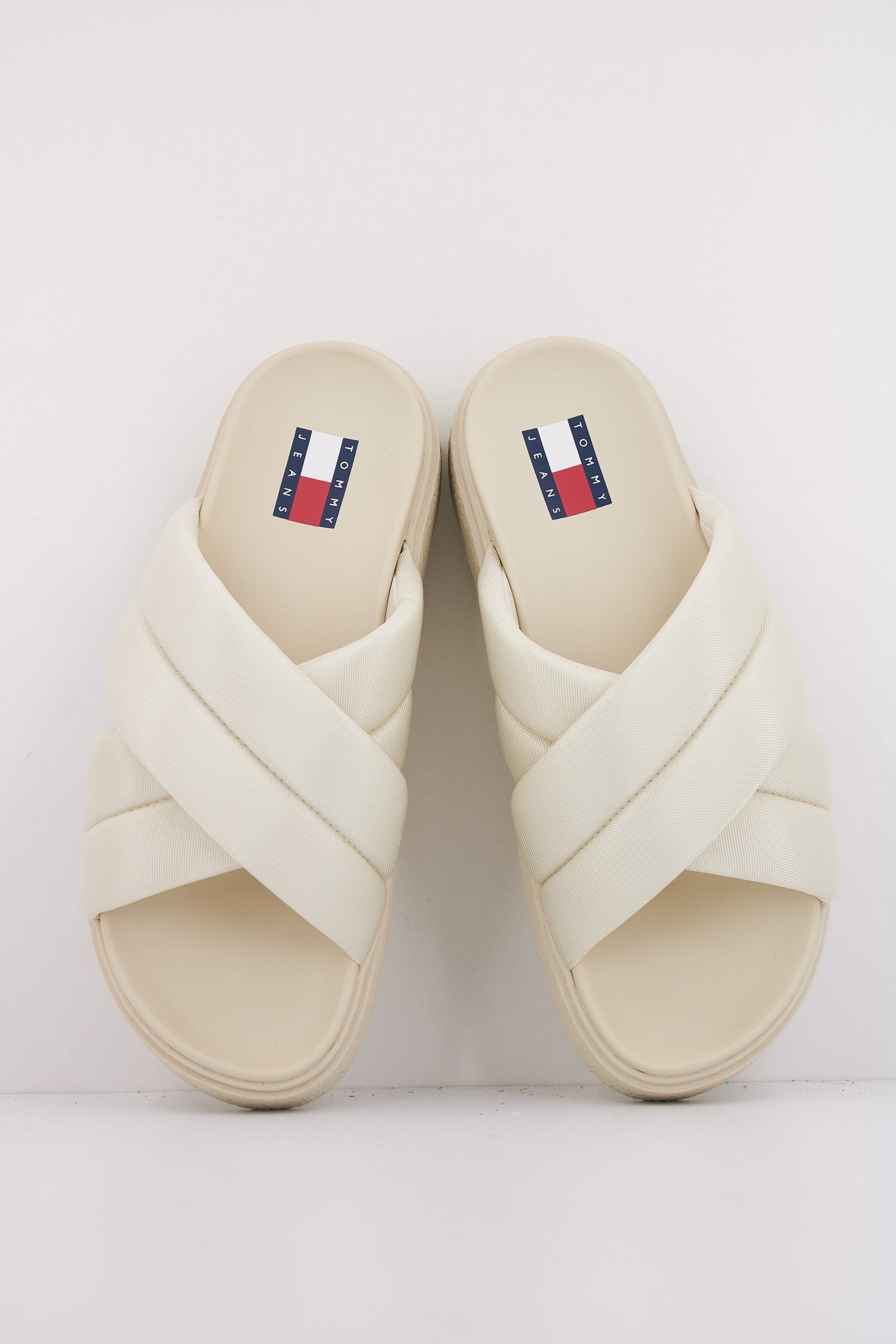 TOMMY JEANS ENEN en color BLANCO (3)
