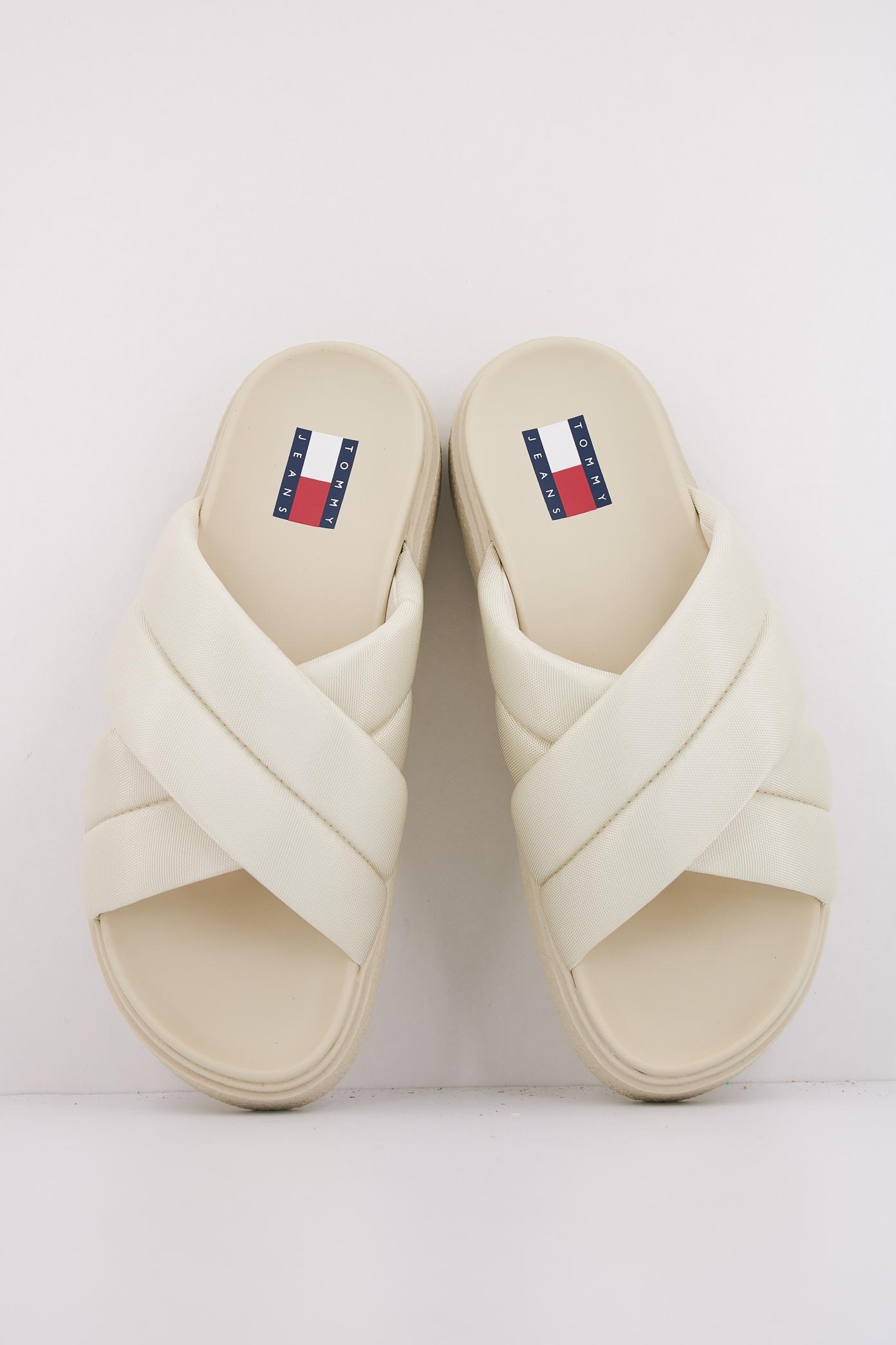 TOMMY JEANS ENEN en color BLANCO (3)