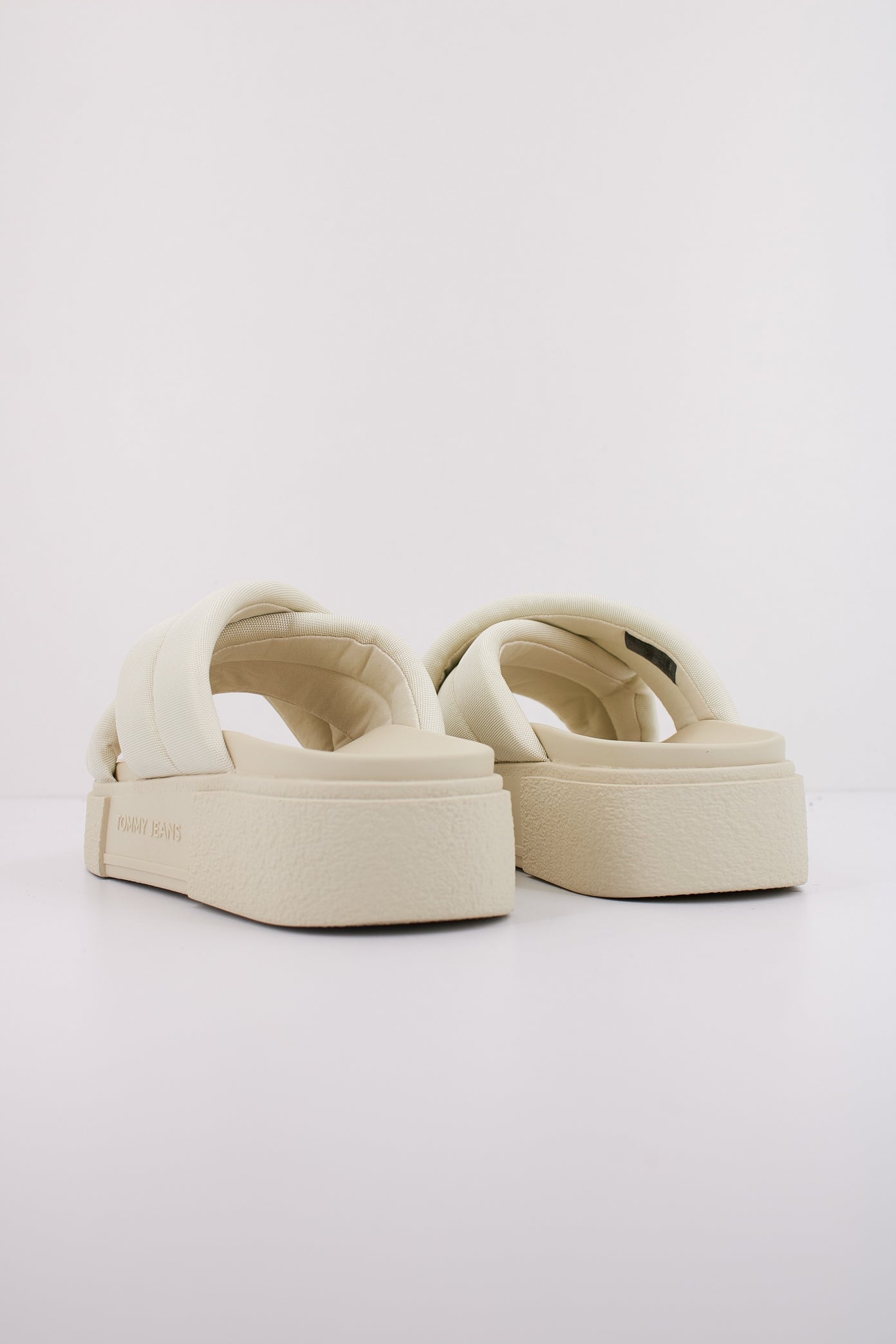 TOMMY JEANS ENEN en color BLANCO (4)