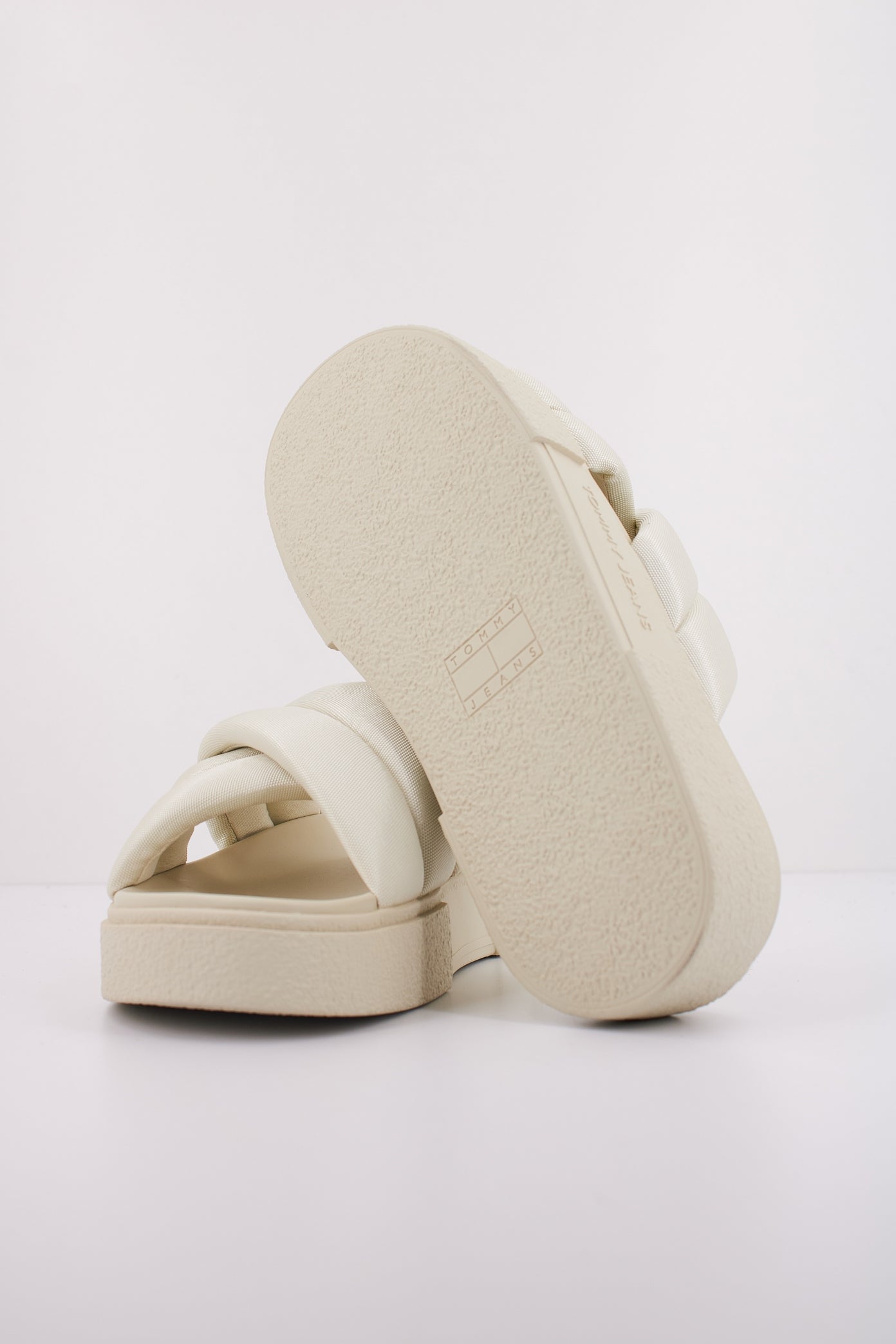 TOMMY JEANS ENEN en color BLANCO (5)