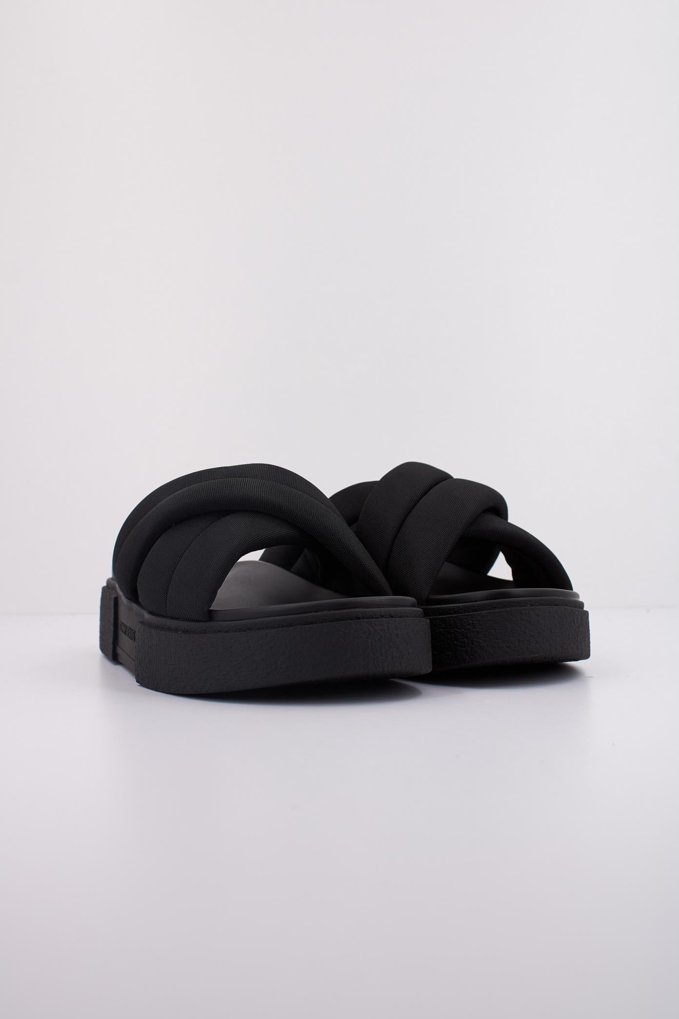 TOMMY JEANS FLATFORM SANDAL en color NEGRO (2)
