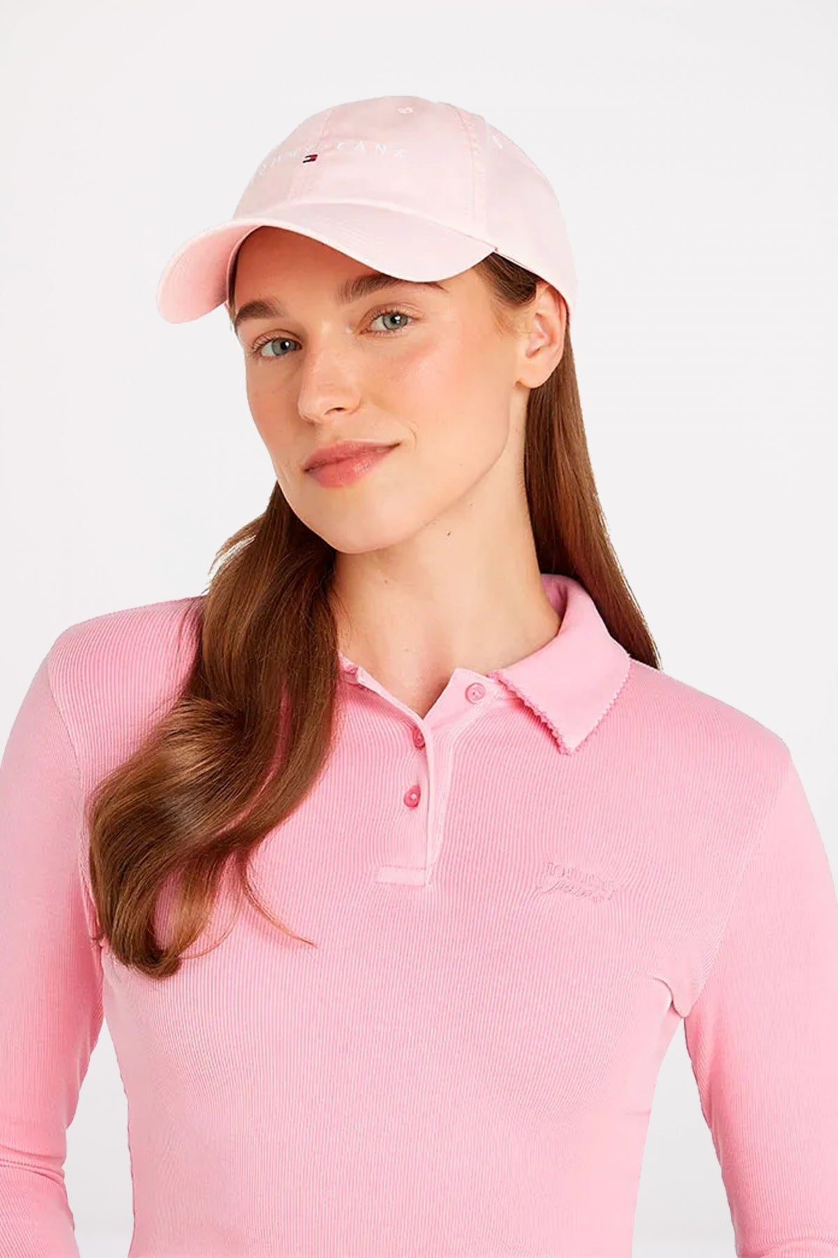 TOMMY JEANS LINEAR LOGO PANEL CAP en color ROSA (4)