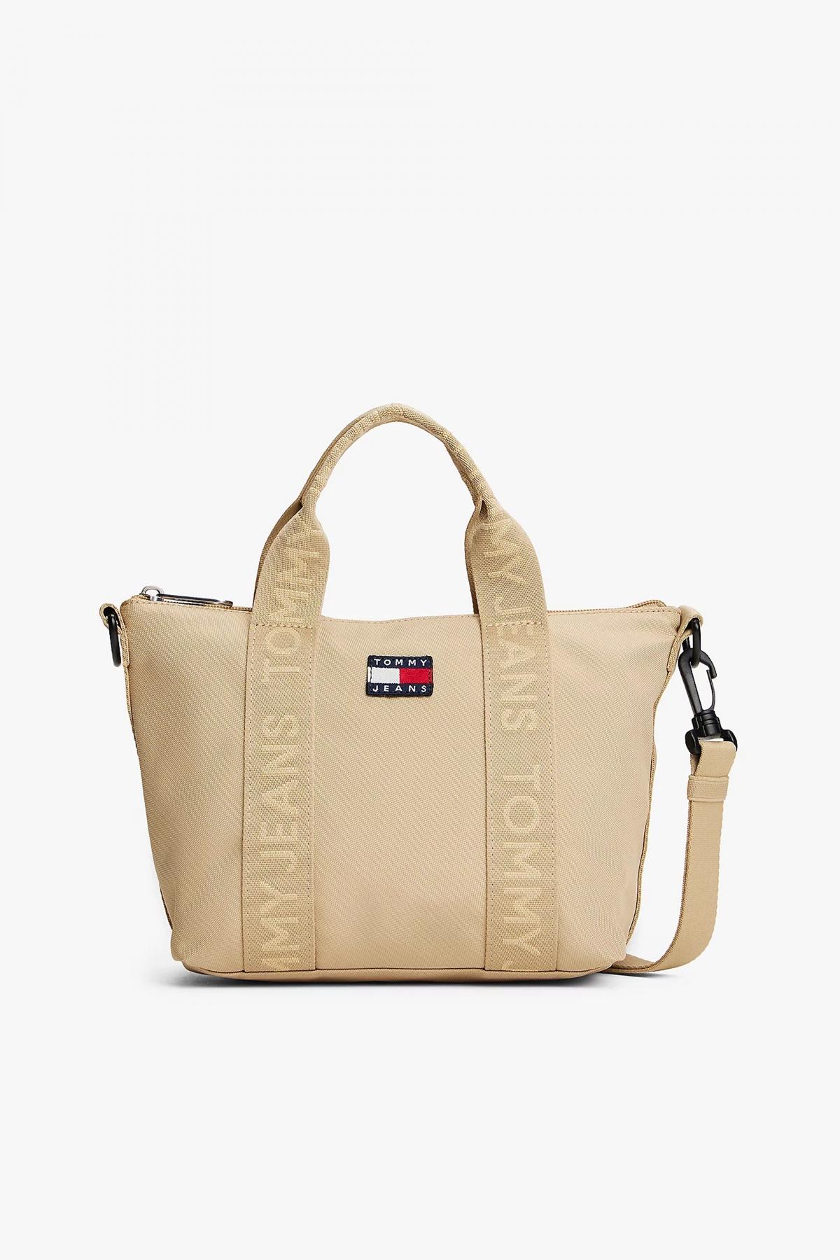 TOMMY JEANS DAILY MINI TOTE en color MARRON CLARO (1)