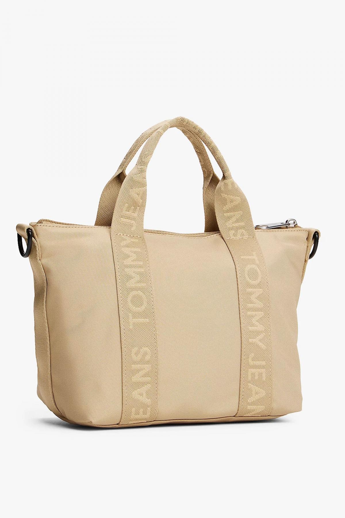 TOMMY JEANS DAILY MINI TOTE en color MARRON CLARO (2)
