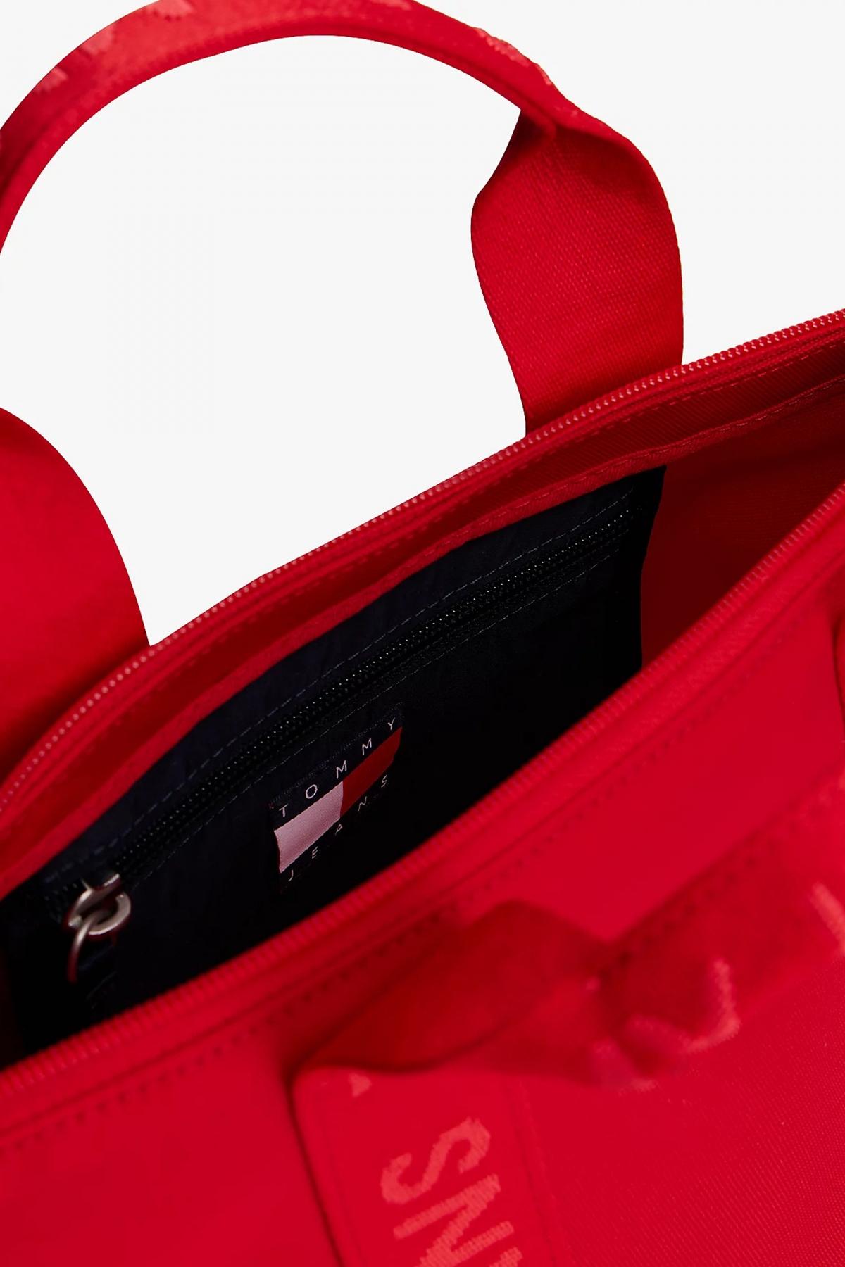 TOMMY JEANS DAILY MINI TOTE en color ROJO (3)