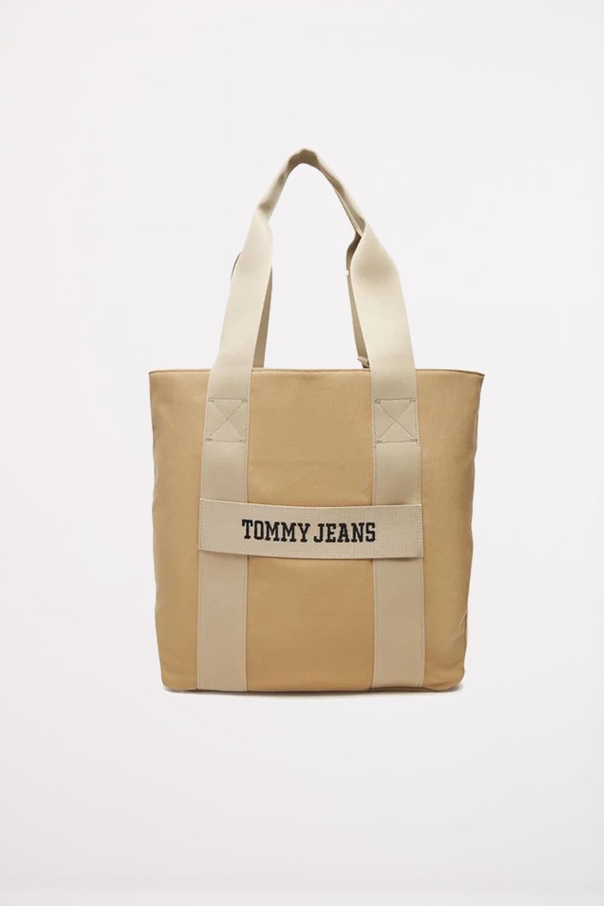 TOMMY JEANS RETRO COOL TOTE en color BEIS (1)