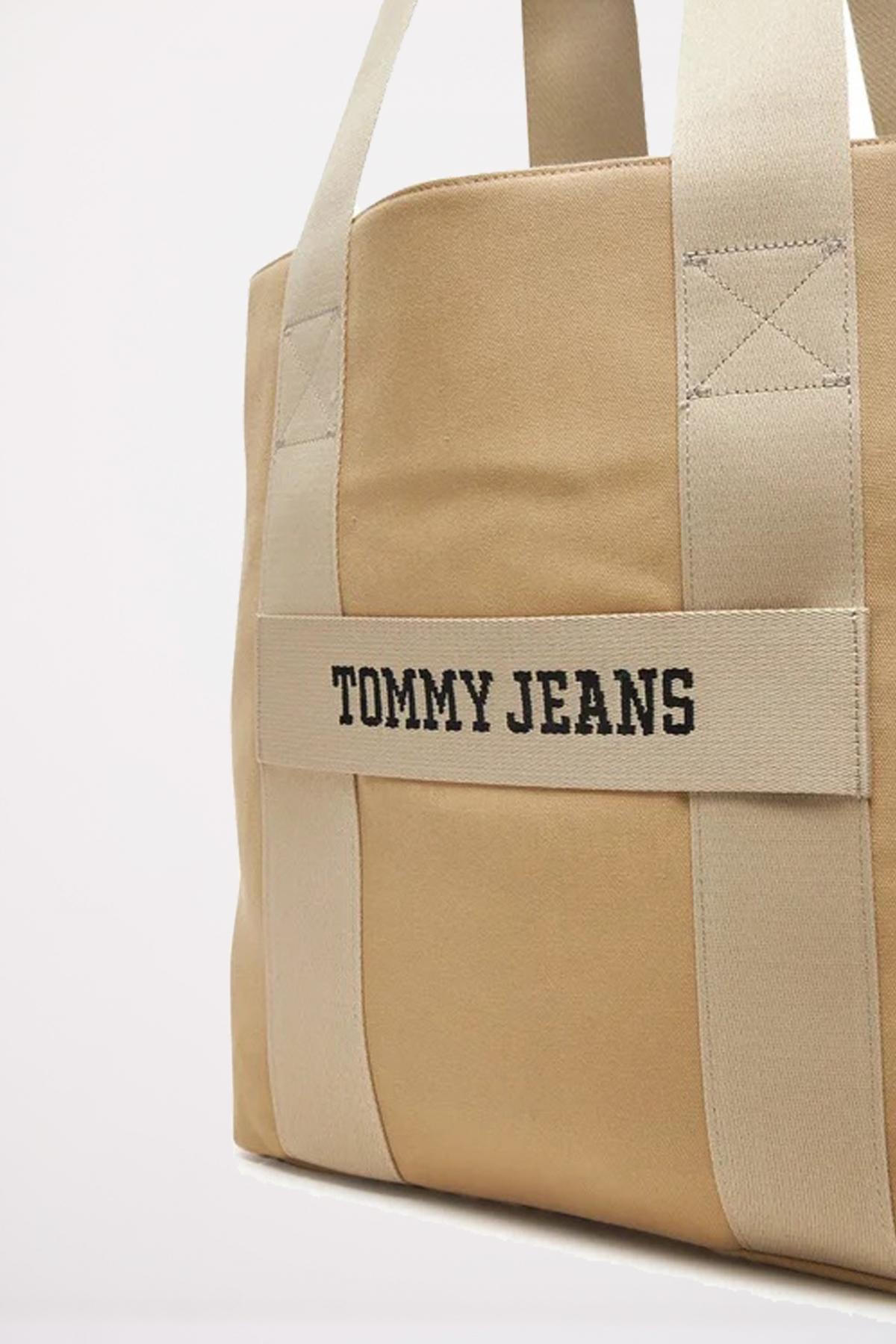 TOMMY JEANS RETRO COOL TOTE en color BEIS (2)